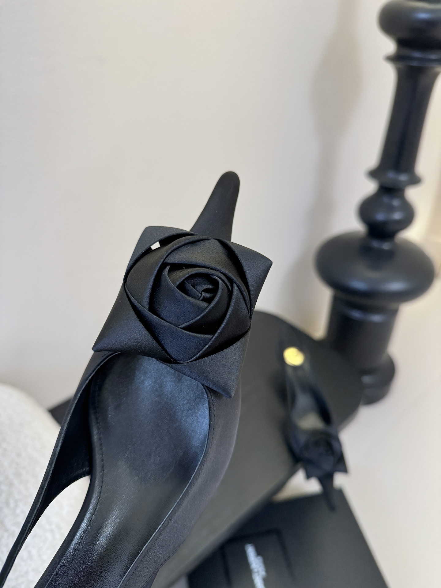 🔺Saint Laurent🔺Ysl花朵尖头后空高跟凉鞋！谁能拒绝ysl高跟鞋，号称斩男神器，你值得拥有