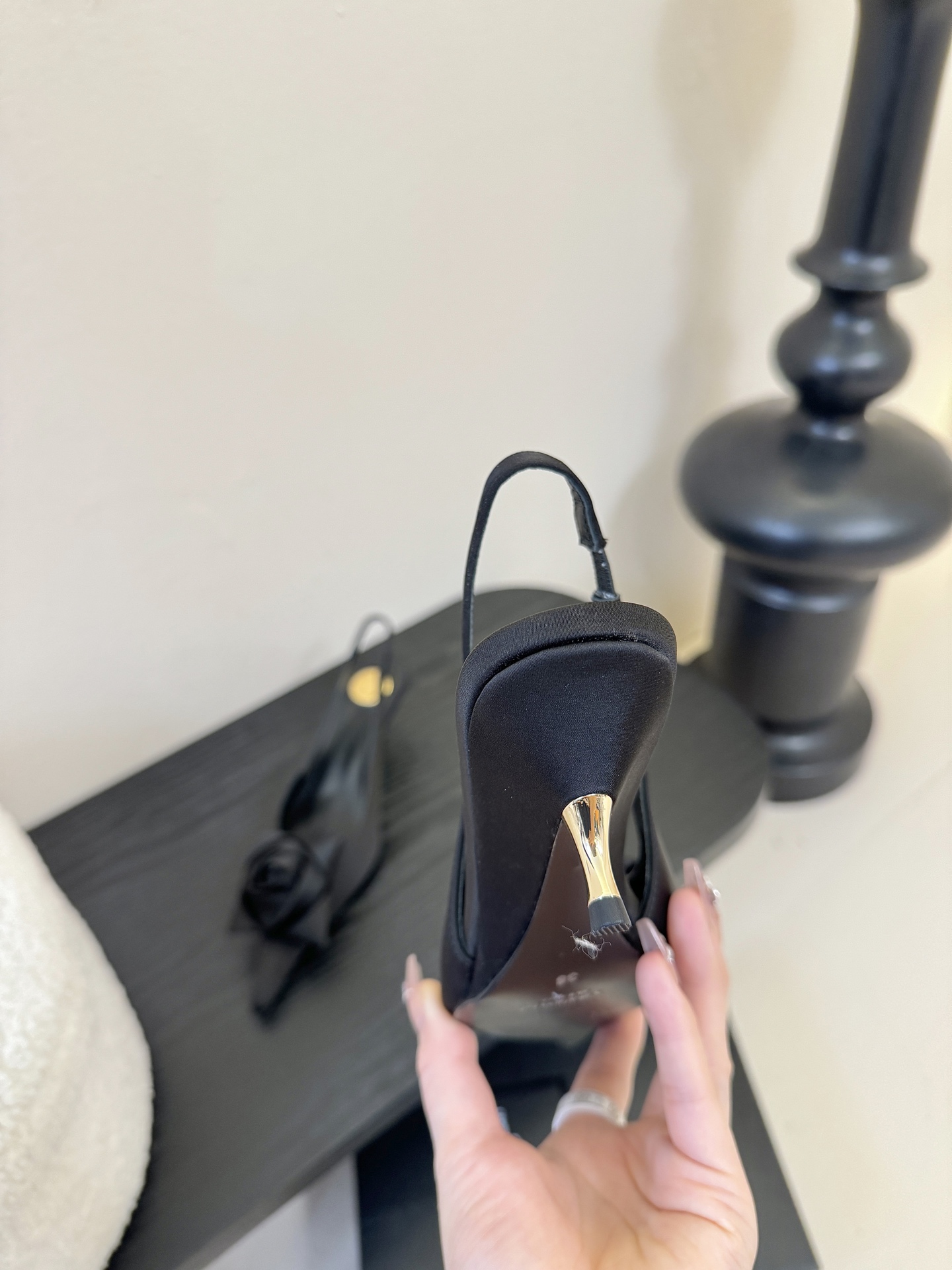 🔺Saint Laurent🔺Ysl花朵尖头后空高跟凉鞋！谁能拒绝ysl高跟鞋，号称斩男神器，你值得拥有