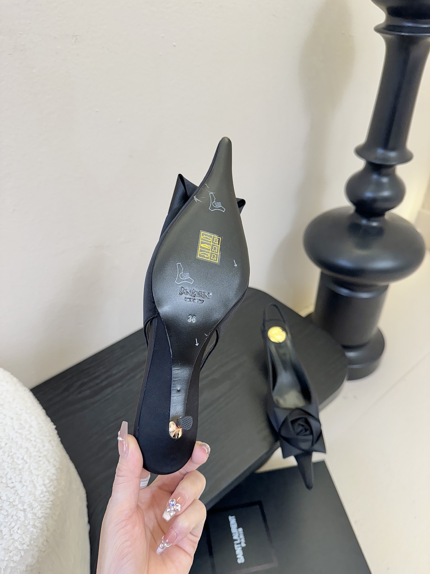 🔺Saint Laurent🔺Ysl花朵尖头后空高跟凉鞋！谁能拒绝ysl高跟鞋，号称斩男神器，你值得拥有