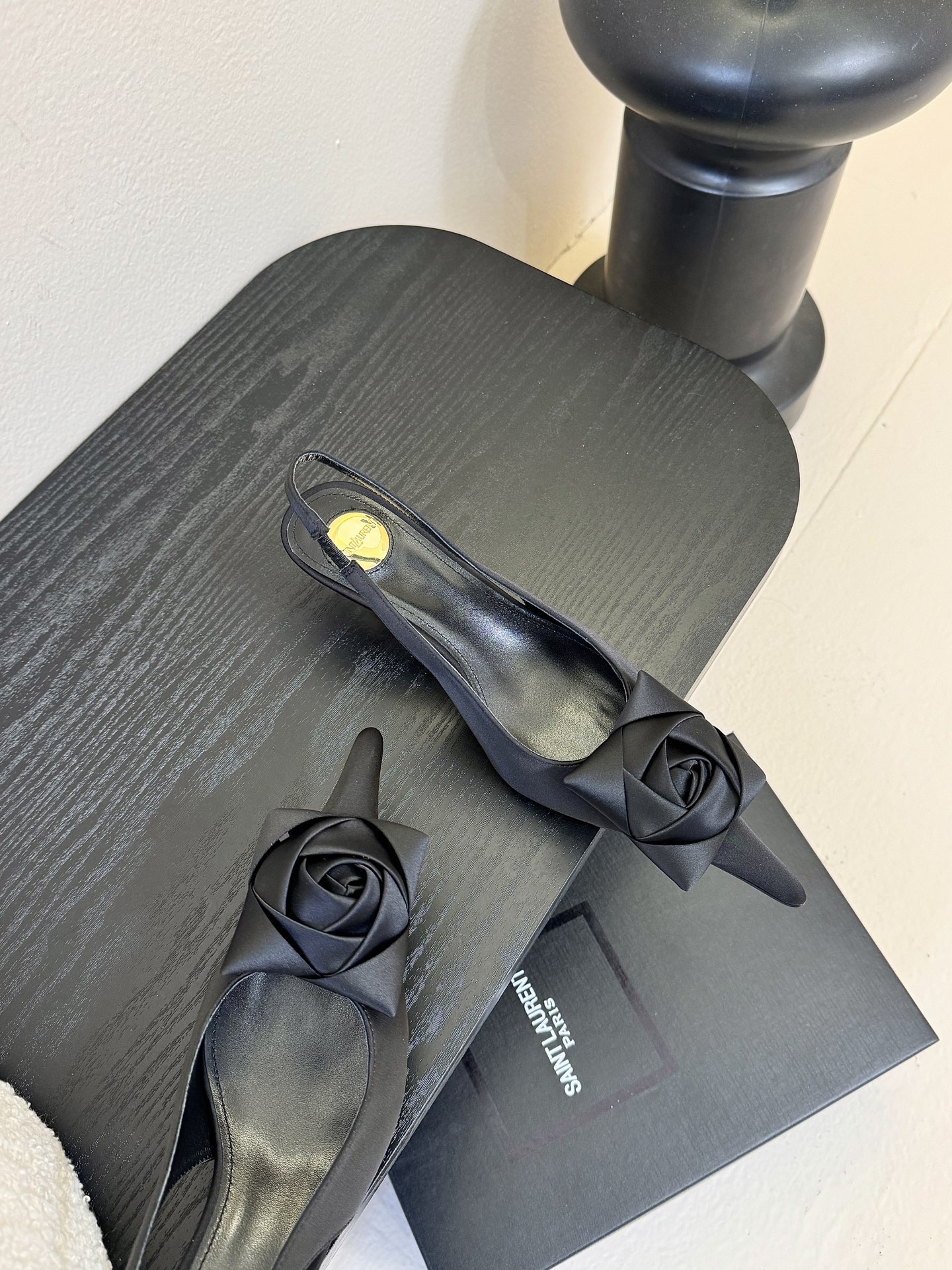 🔺Saint Laurent🔺Ysl花朵尖头后空高跟凉鞋！谁能拒绝ysl高跟鞋，号称斩男神器，你值得拥有