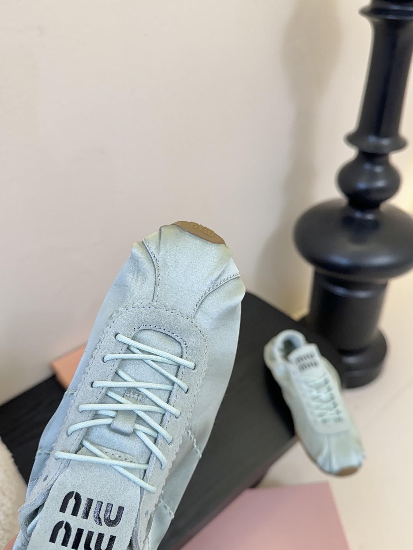 顶级MiuMiu缪缪春夏最新走秀款薄底鞋 休闲鞋 超多明星网红种草 国内外博主刷爆的一款 小红书种草系列