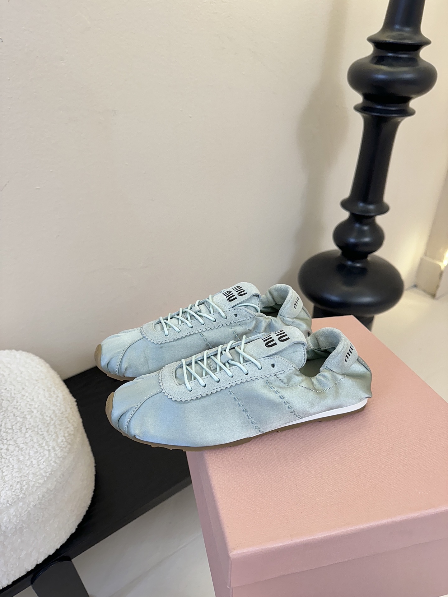 顶级MiuMiu缪缪春夏最新走秀款薄底鞋 休闲鞋 超多明星网红种草 国内外博主刷爆的一款 小红书种草系列