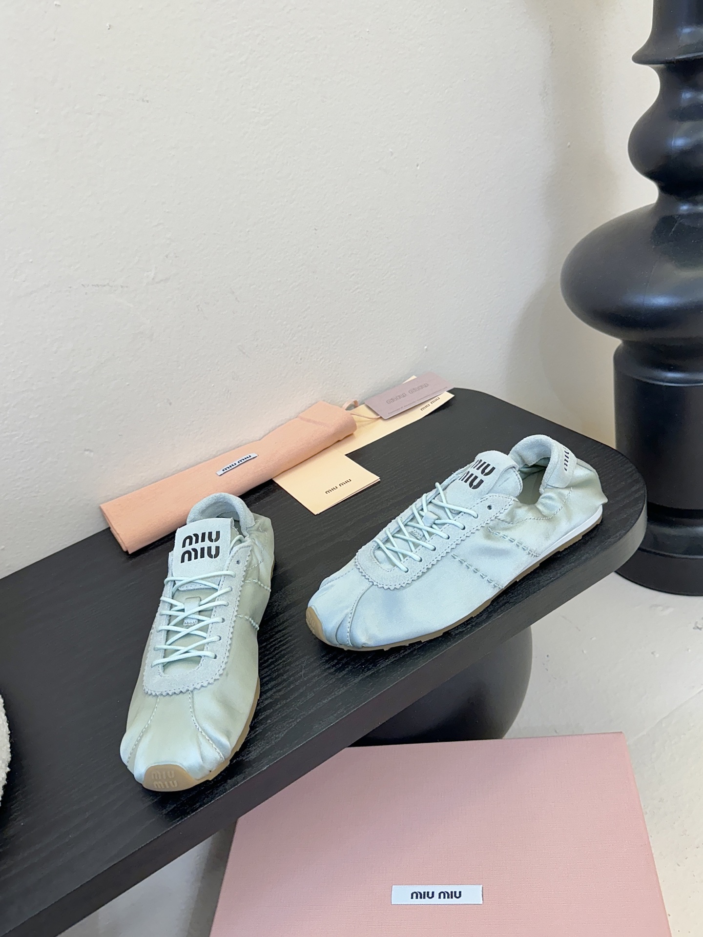 顶级MiuMiu缪缪春夏最新走秀款薄底鞋 休闲鞋 超多明星网红种草 国内外博主刷爆的一款 小红书种草系列