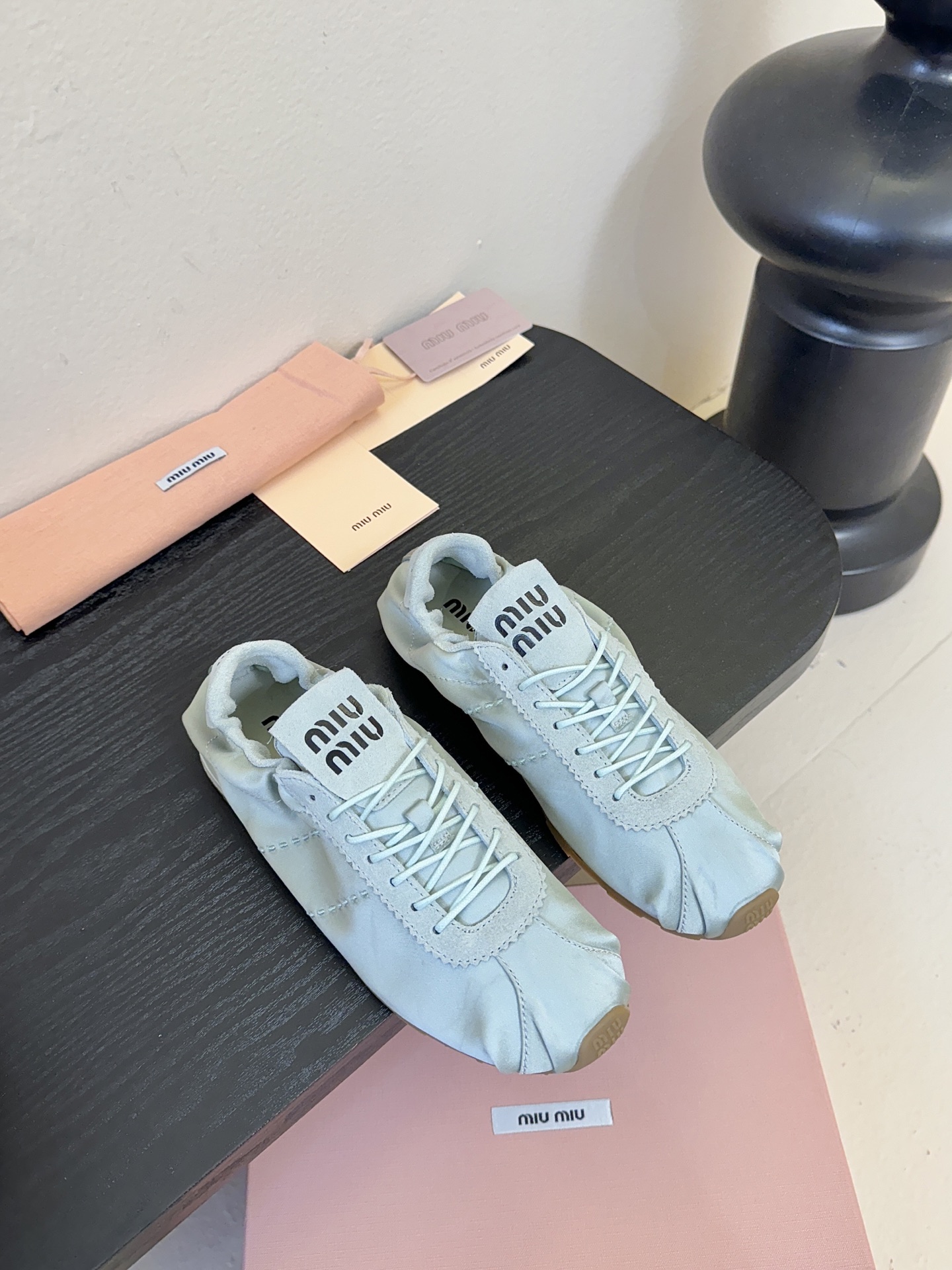 顶级MiuMiu缪缪春夏最新走秀款薄底鞋 休闲鞋 超多明星网红种草 国内外博主刷爆的一款 小红书种草系列