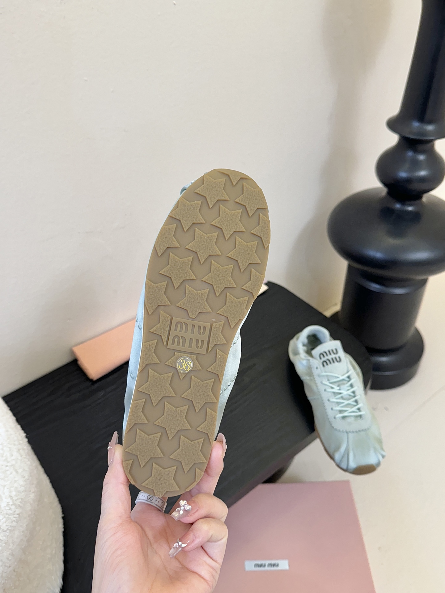 顶级MiuMiu缪缪春夏最新走秀款薄底鞋 休闲鞋 超多明星网红种草 国内外博主刷爆的一款 小红书种草系列