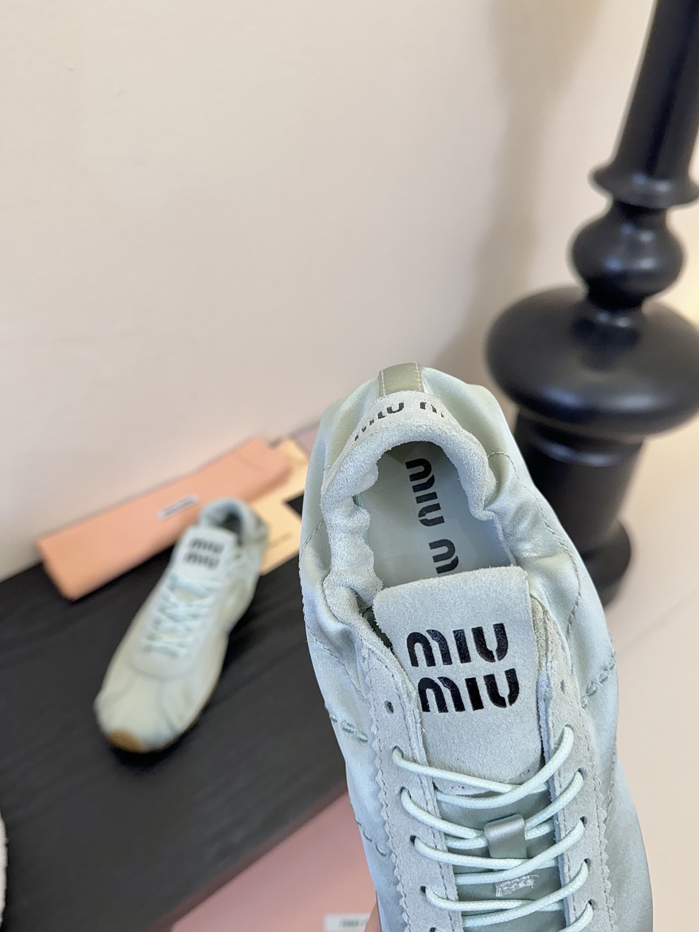 顶级MiuMiu缪缪春夏最新走秀款薄底鞋 休闲鞋 超多明星网红种草 国内外博主刷爆的一款 小红书种草系列