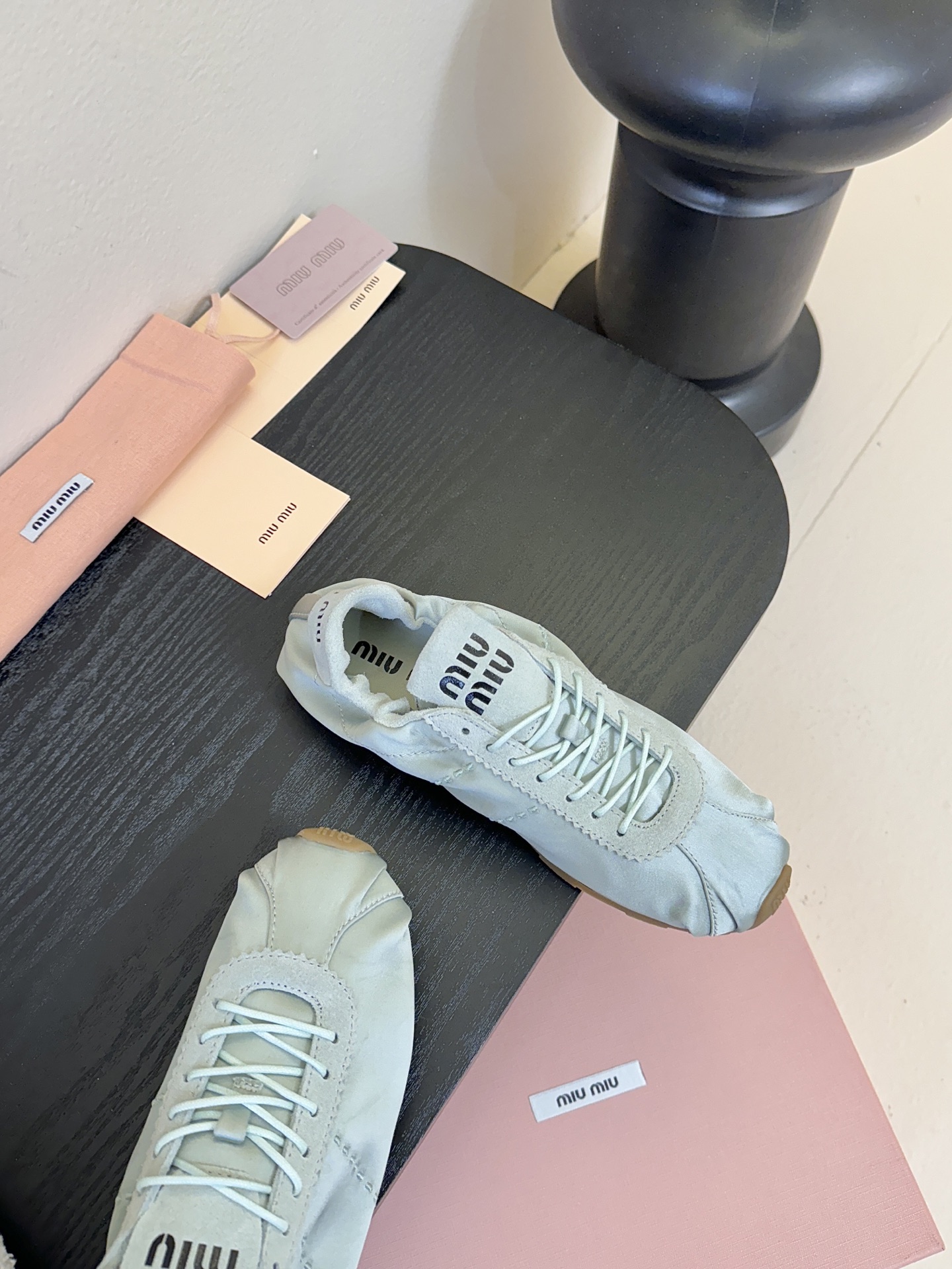 顶级MiuMiu缪缪春夏最新走秀款薄底鞋 休闲鞋 超多明星网红种草 国内外博主刷爆的一款 小红书种草系列