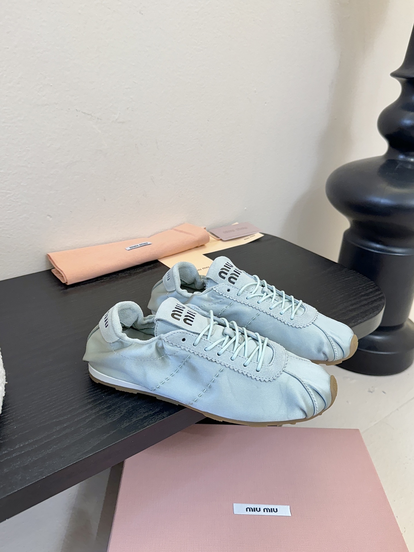 顶级MiuMiu缪缪春夏最新走秀款薄底鞋 休闲鞋 超多明星网红种草 国内外博主刷爆的一款 小红书种草系列