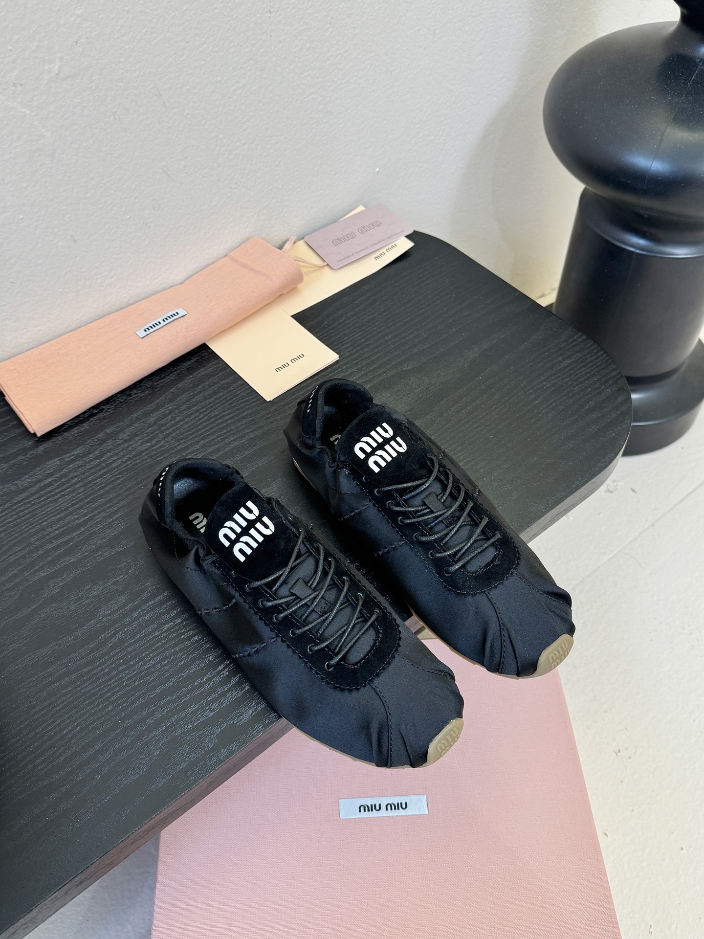 顶级MiuMiu缪缪春夏最新走秀款薄底鞋 休闲鞋 超多明星网红种草 国内外博主刷爆的一款 小红书种草系列