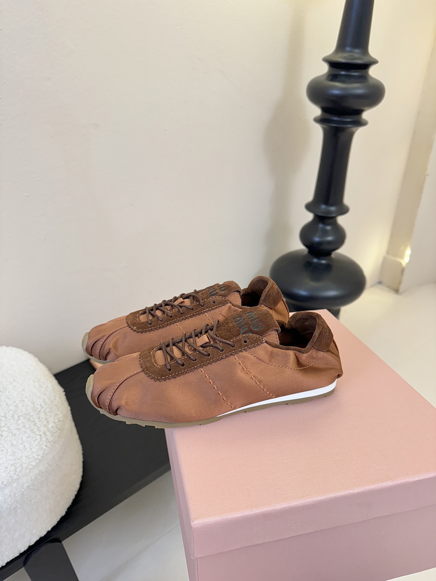 顶级MiuMiu缪缪春夏最新走秀款薄底鞋 休闲鞋 超多明星网红种草 国内外博主刷爆的一款 小红书种草系列