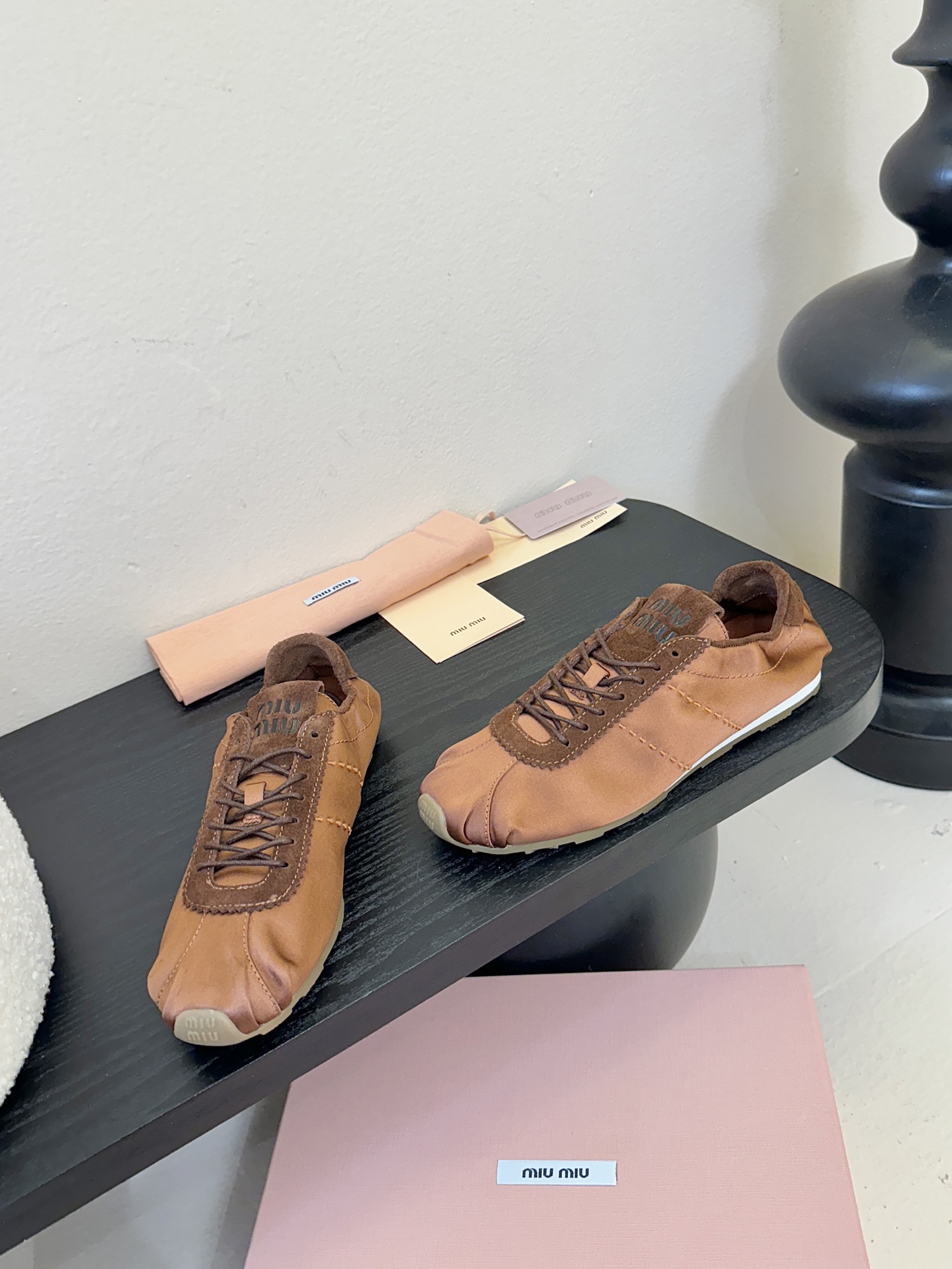顶级MiuMiu缪缪春夏最新走秀款薄底鞋 休闲鞋 超多明星网红种草 国内外博主刷爆的一款 小红书种草系列