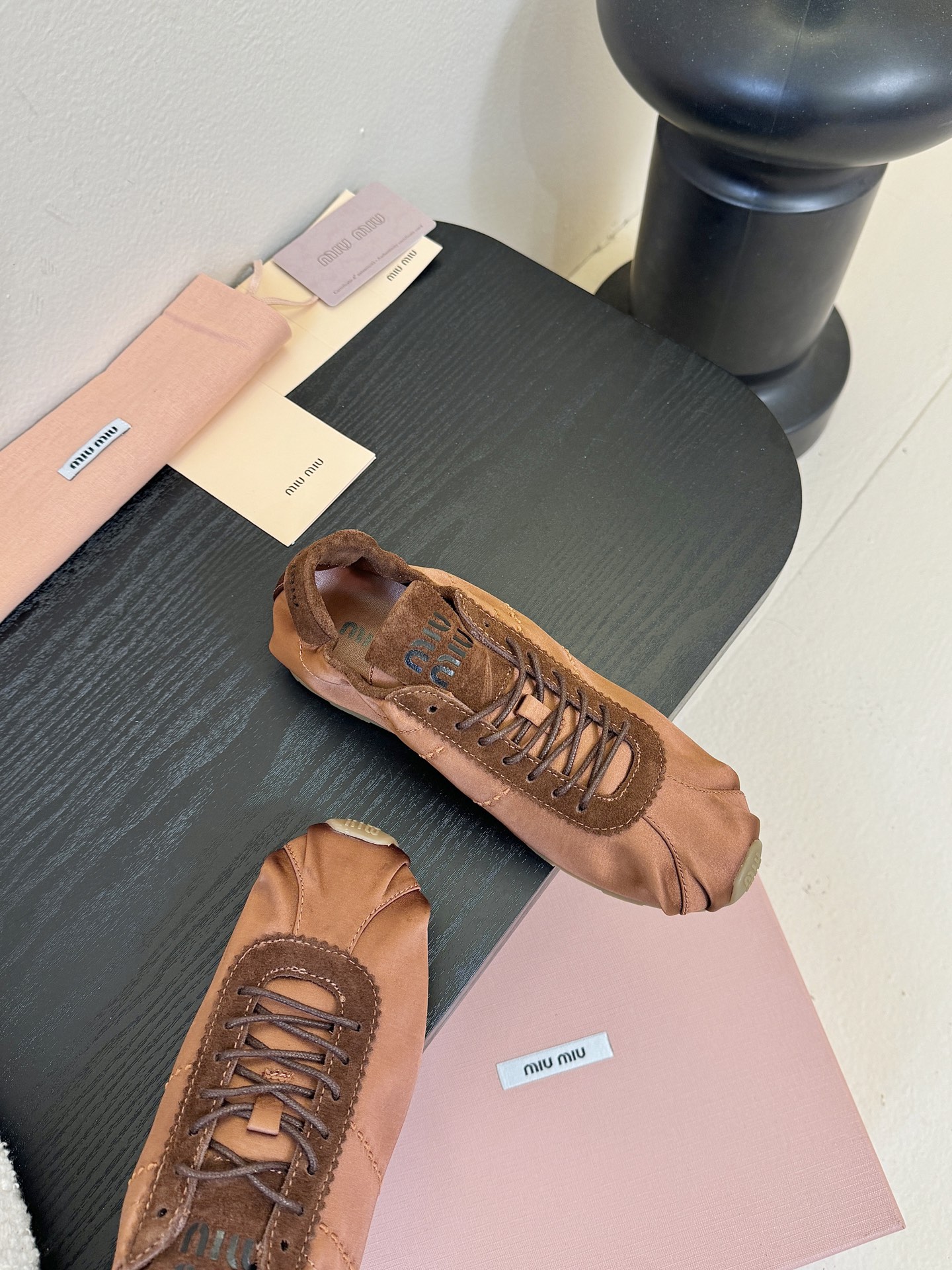 顶级MiuMiu缪缪春夏最新走秀款薄底鞋 休闲鞋 超多明星网红种草 国内外博主刷爆的一款 小红书种草系列