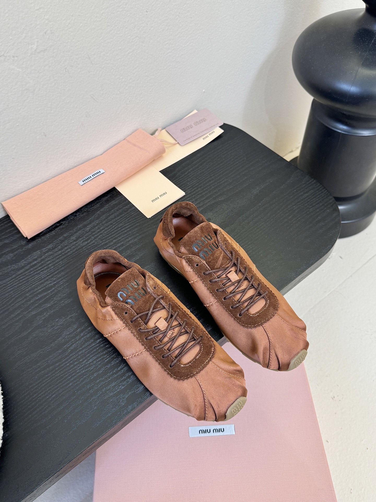 顶级MiuMiu缪缪春夏最新走秀款薄底鞋 休闲鞋 超多明星网红种草 国内外博主刷爆的一款 小红书种草系列