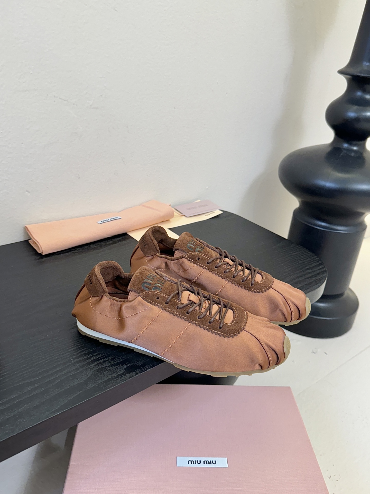 顶级MiuMiu缪缪春夏最新走秀款薄底鞋 休闲鞋 超多明星网红种草 国内外博主刷爆的一款 小红书种草系列