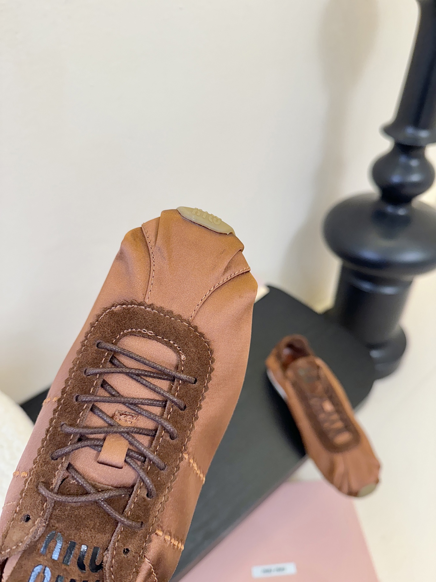 顶级MiuMiu缪缪春夏最新走秀款薄底鞋 休闲鞋 超多明星网红种草 国内外博主刷爆的一款 小红书种草系列