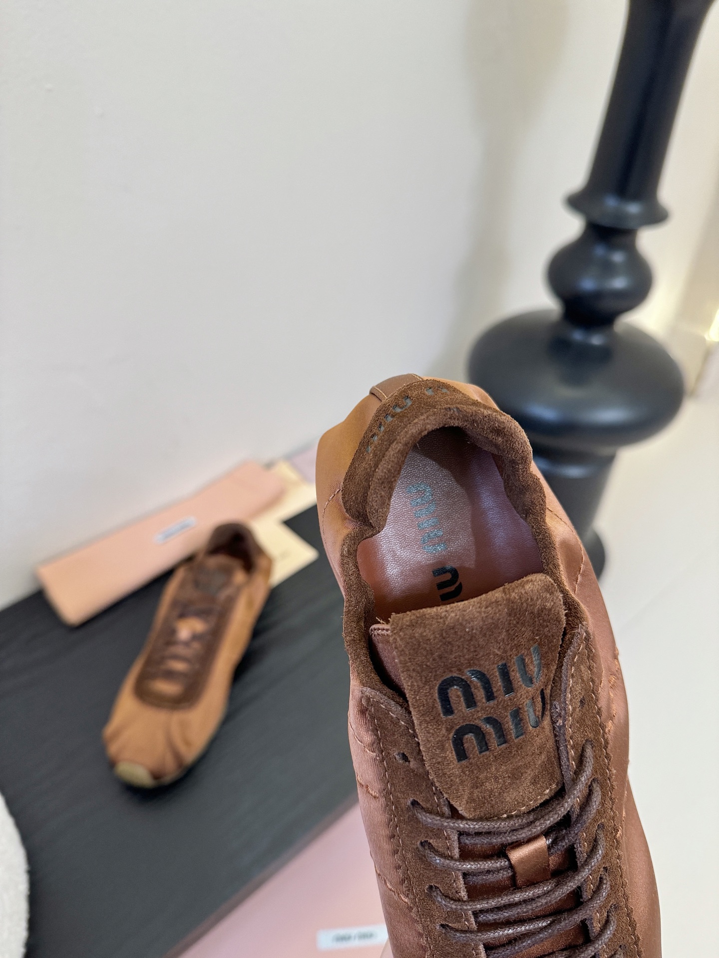 顶级MiuMiu缪缪春夏最新走秀款薄底鞋 休闲鞋 超多明星网红种草 国内外博主刷爆的一款 小红书种草系列