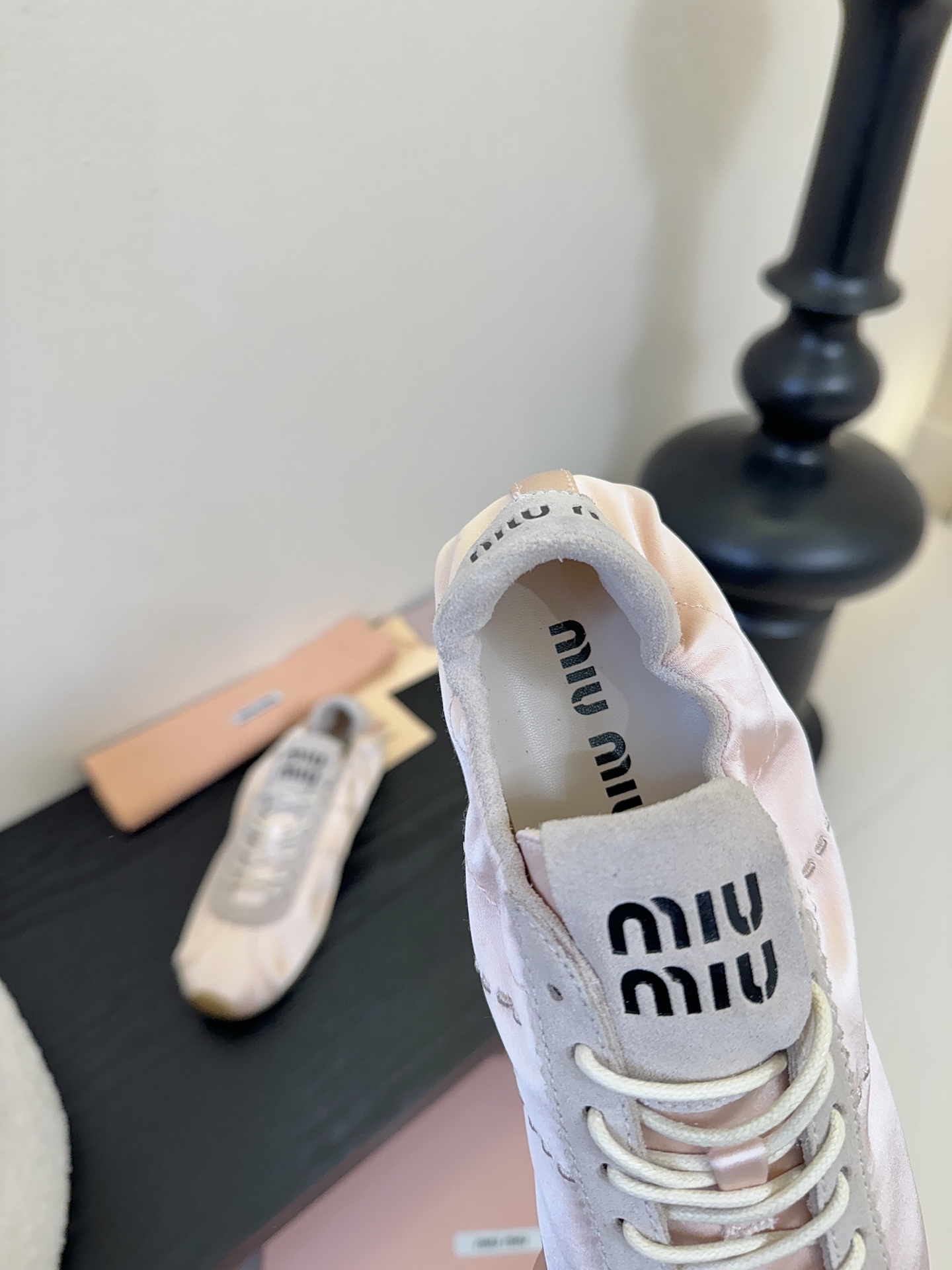 顶级MiuMiu缪缪春夏最新走秀款薄底鞋 休闲鞋 超多明星网红种草 国内外博主刷爆的一款 小红书种草系列