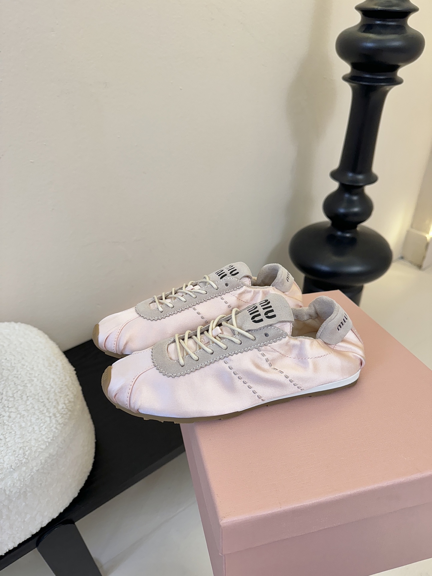 顶级MiuMiu缪缪春夏最新走秀款薄底鞋 休闲鞋 超多明星网红种草 国内外博主刷爆的一款 小红书种草系列