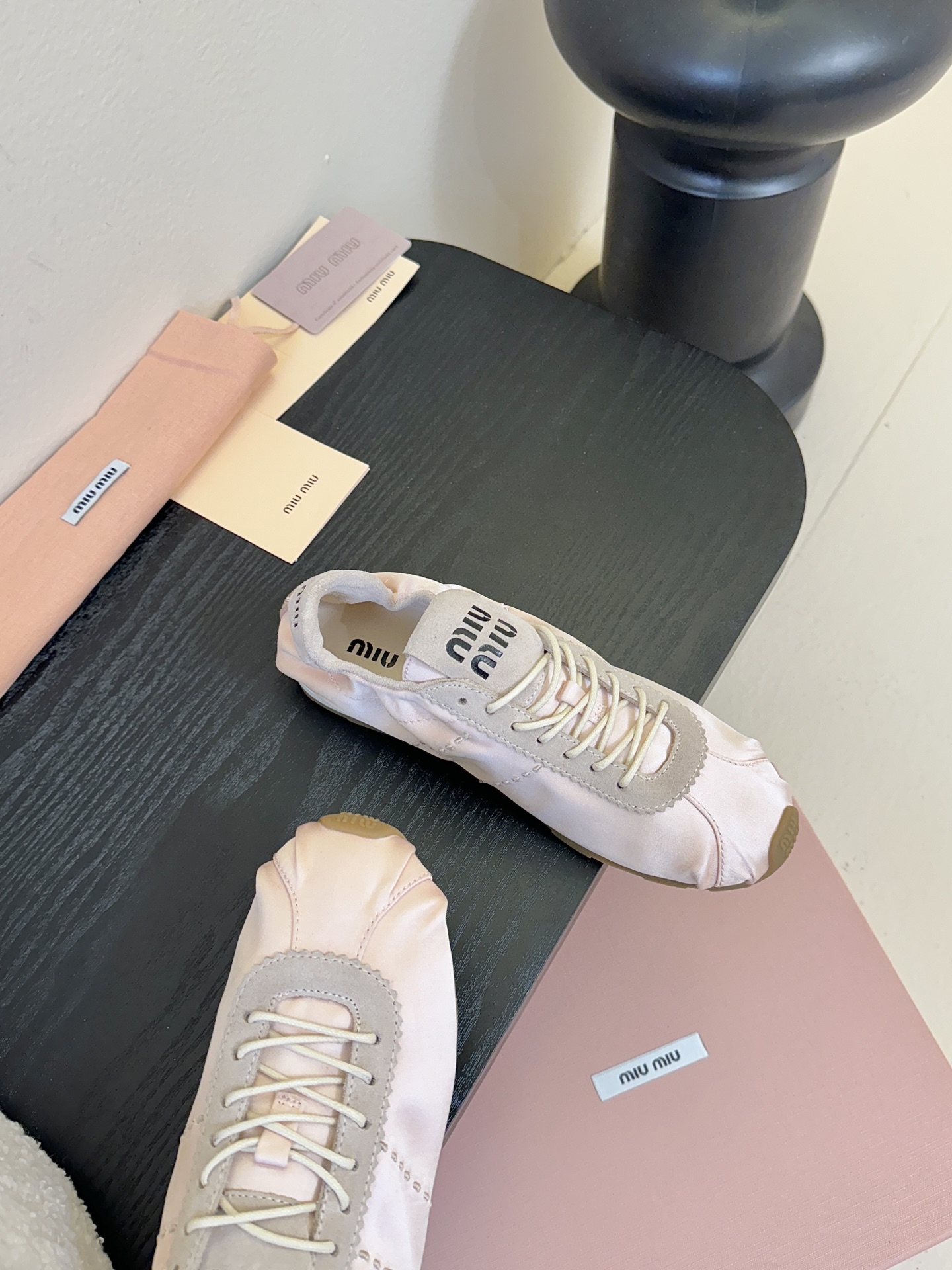 顶级MiuMiu缪缪春夏最新走秀款薄底鞋 休闲鞋 超多明星网红种草 国内外博主刷爆的一款 小红书种草系列