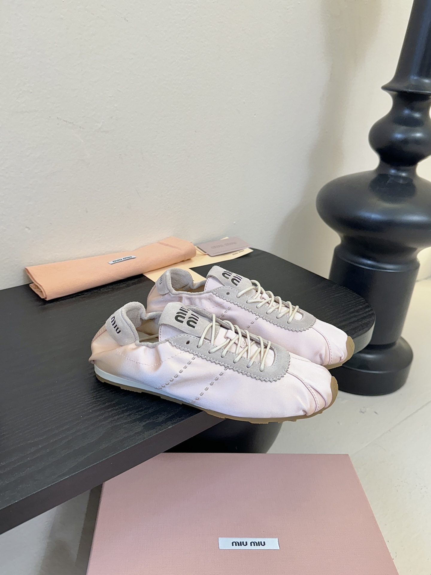 顶级MiuMiu缪缪春夏最新走秀款薄底鞋 休闲鞋 超多明星网红种草 国内外博主刷爆的一款 小红书种草系列