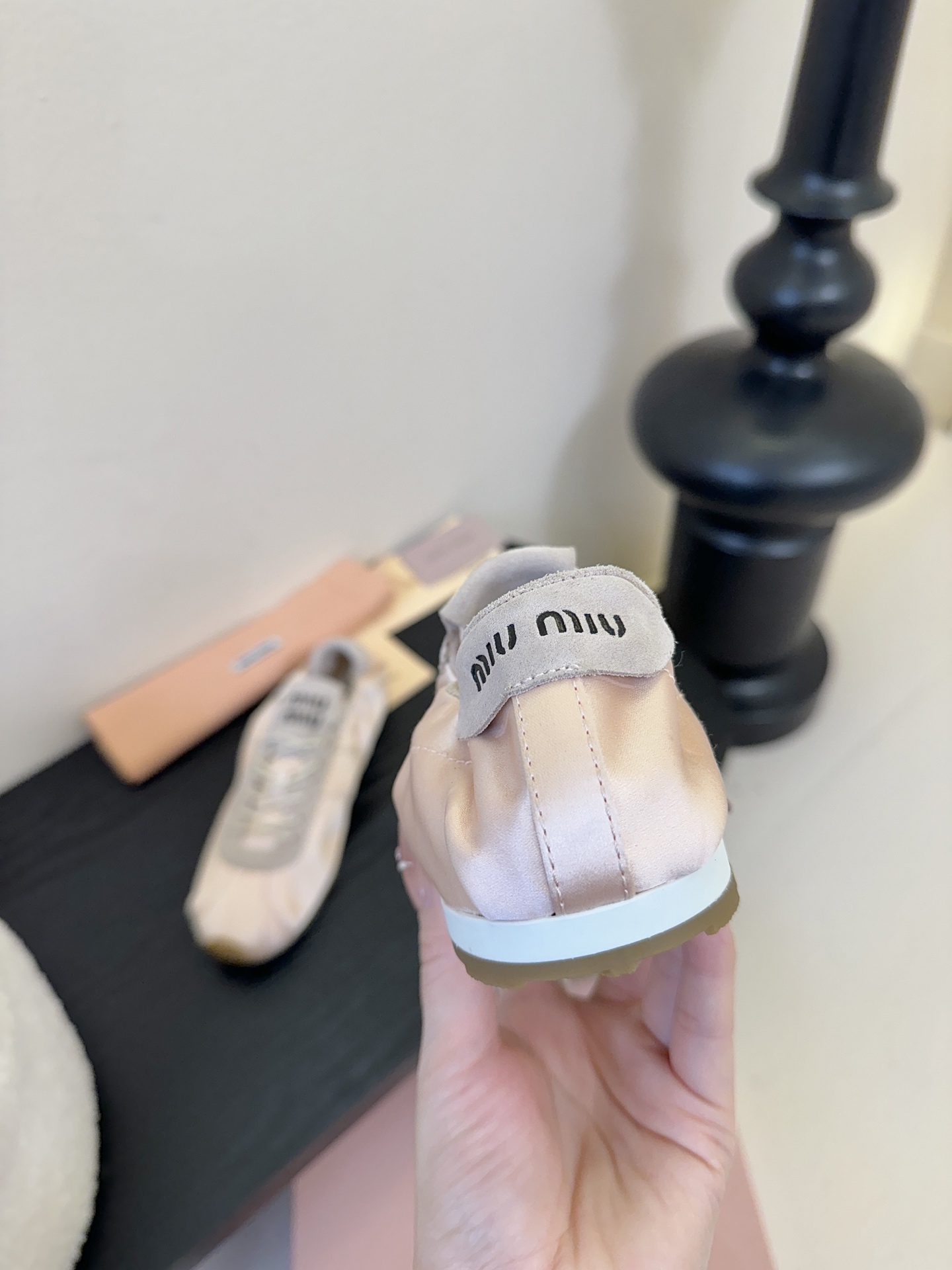 顶级MiuMiu缪缪春夏最新走秀款薄底鞋 休闲鞋 超多明星网红种草 国内外博主刷爆的一款 小红书种草系列