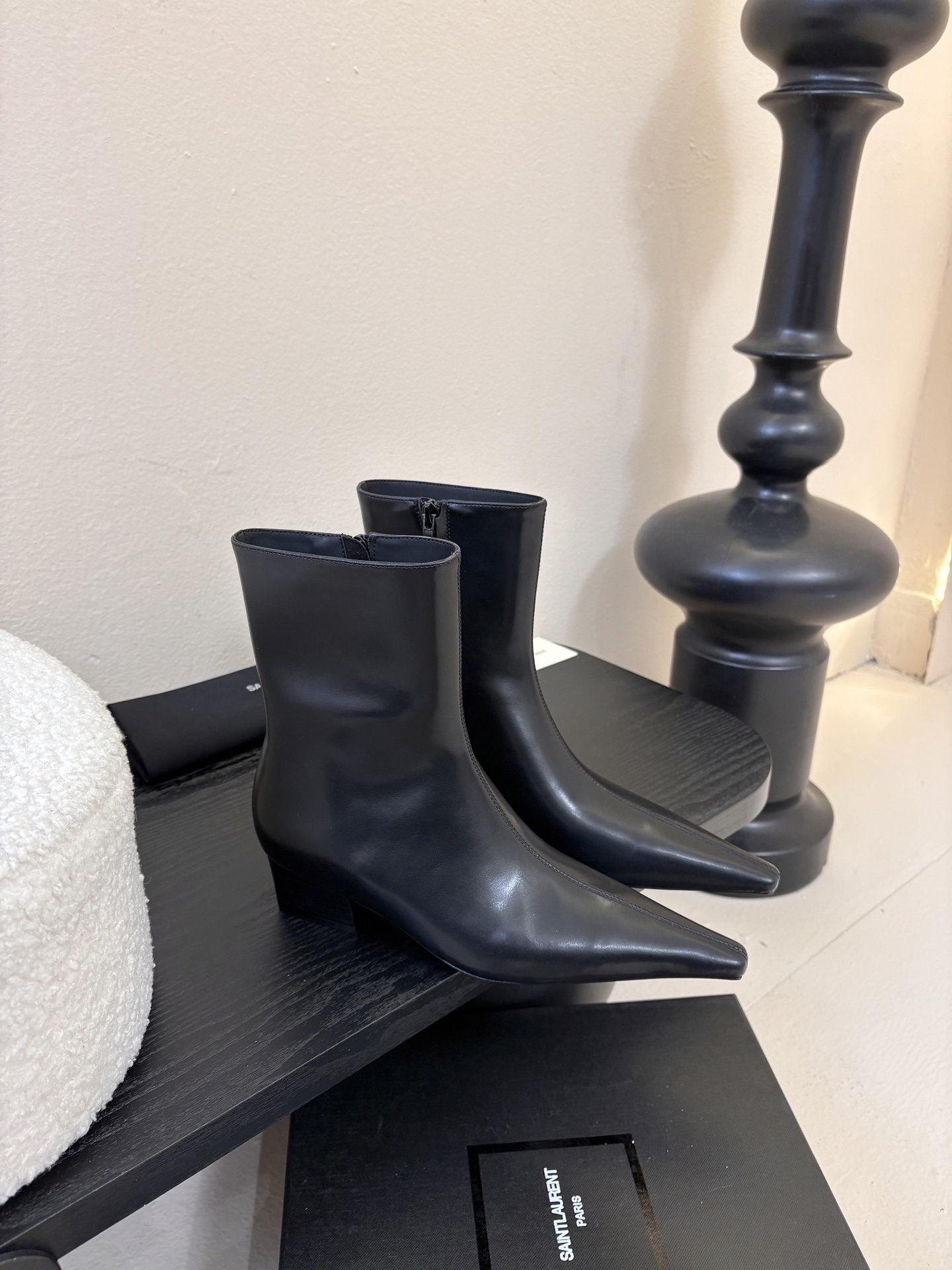 SAINT LAURENT圣罗兰秋冬走秀款 粗跟短靴 超多明星时尚博主种草 唯有YSL最懂女人心不接受反