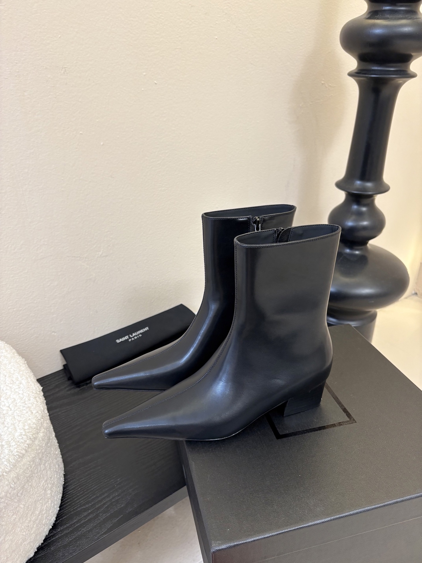 SAINT LAURENT圣罗兰秋冬走秀款 粗跟短靴 超多明星时尚博主种草 唯有YSL最懂女人心不接受反