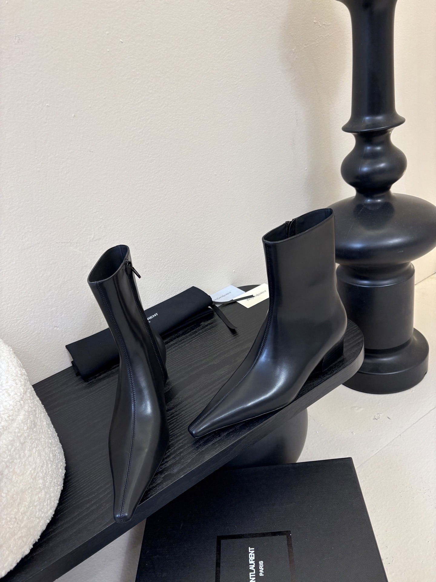 SAINT LAURENT圣罗兰秋冬走秀款 粗跟短靴 超多明星时尚博主种草 唯有YSL最懂女人心不接受反