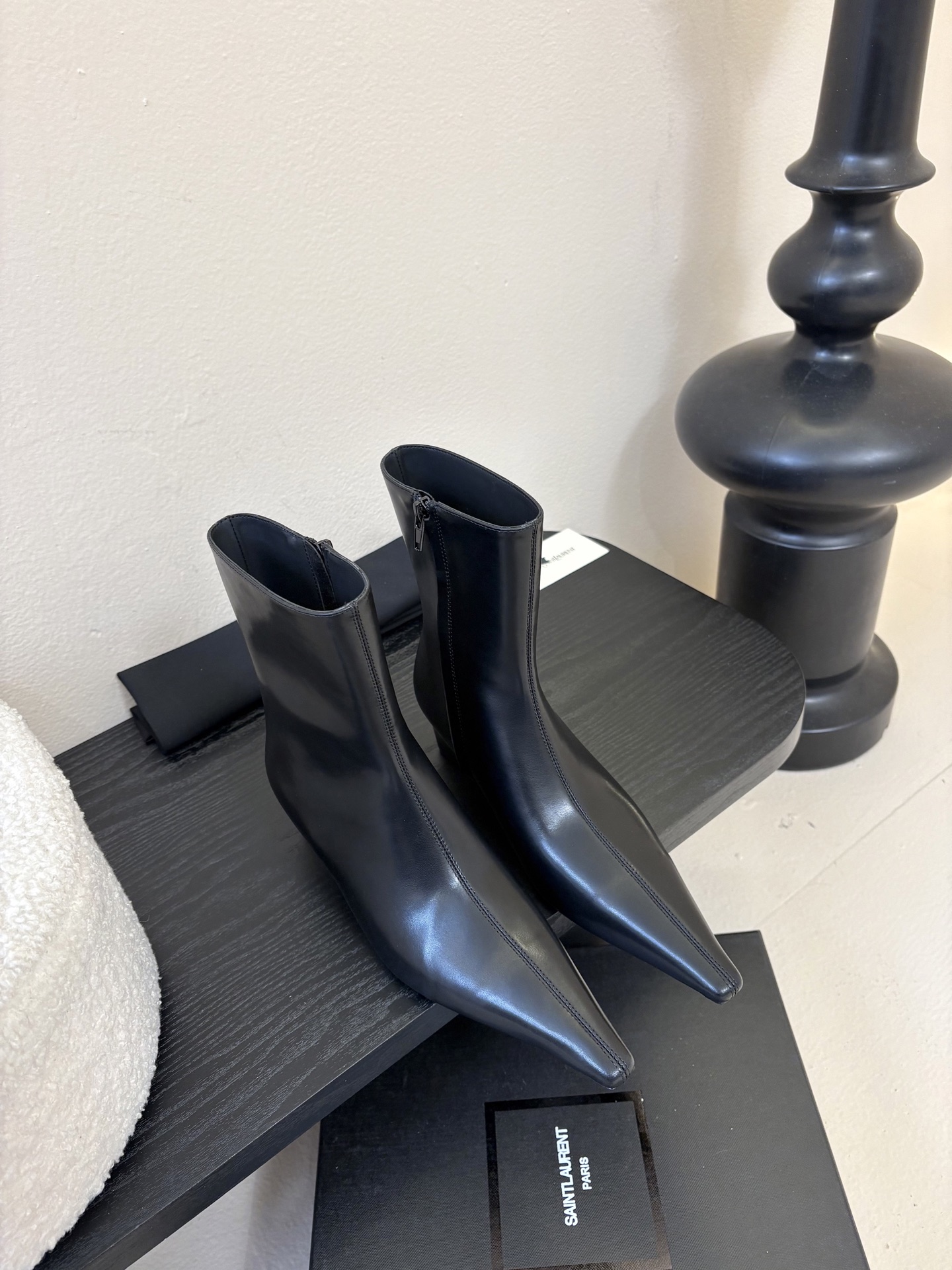 SAINT LAURENT圣罗兰秋冬走秀款 粗跟短靴 超多明星时尚博主种草 唯有YSL最懂女人心不接受反