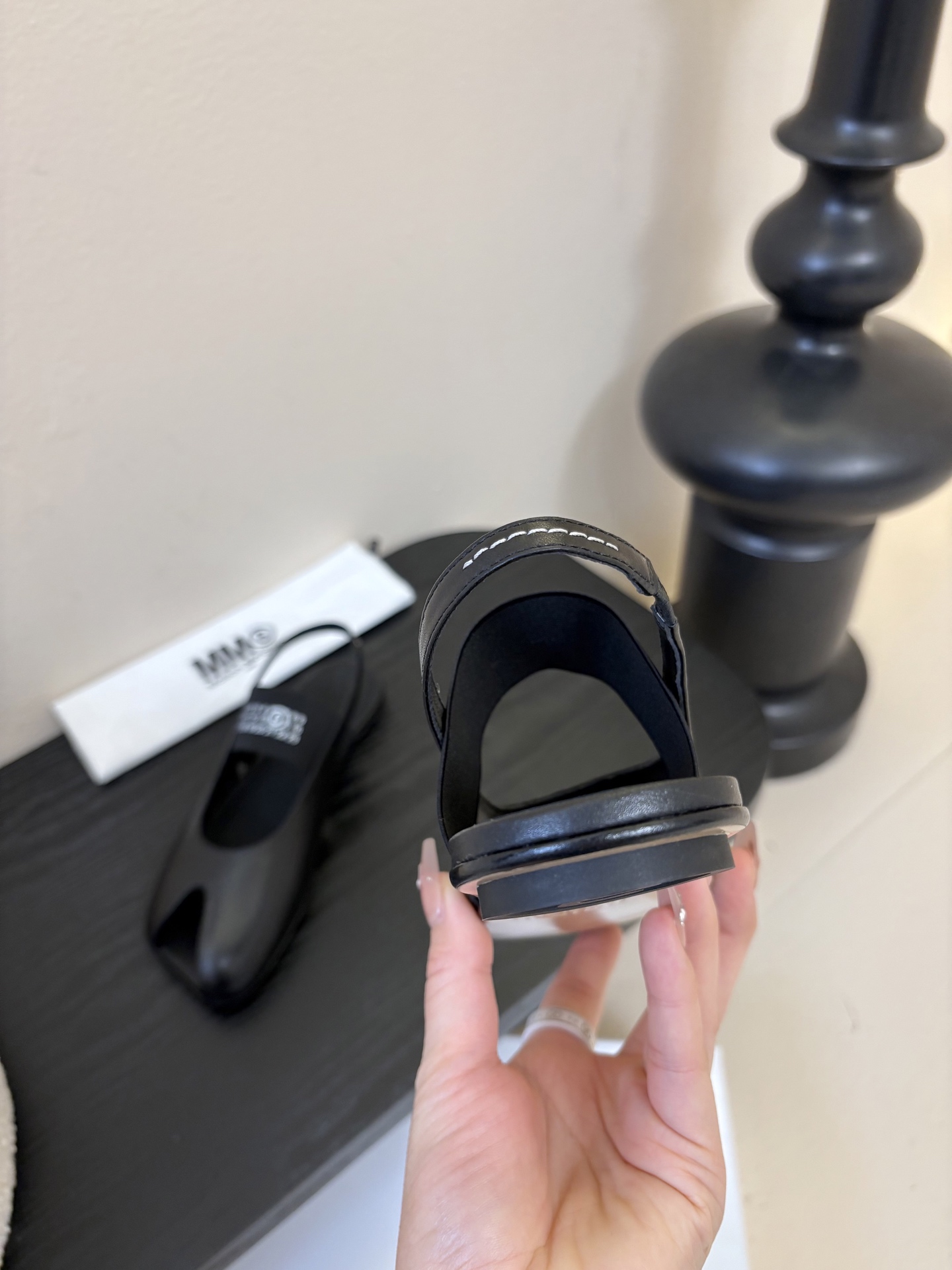 Maison Marginal* MM6苹果头芭蕾舞凉鞋马吉拉设计师太有才了 作为设计元素打造鞋品💯 单