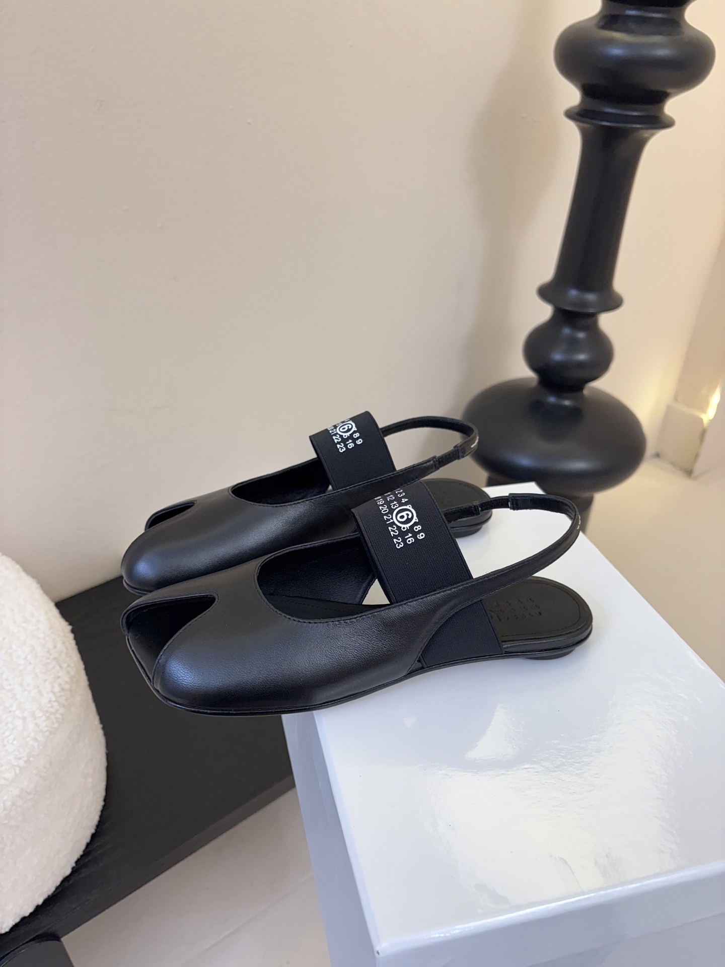 Maison Marginal* MM6苹果头芭蕾舞凉鞋马吉拉设计师太有才了 作为设计元素打造鞋品💯 单