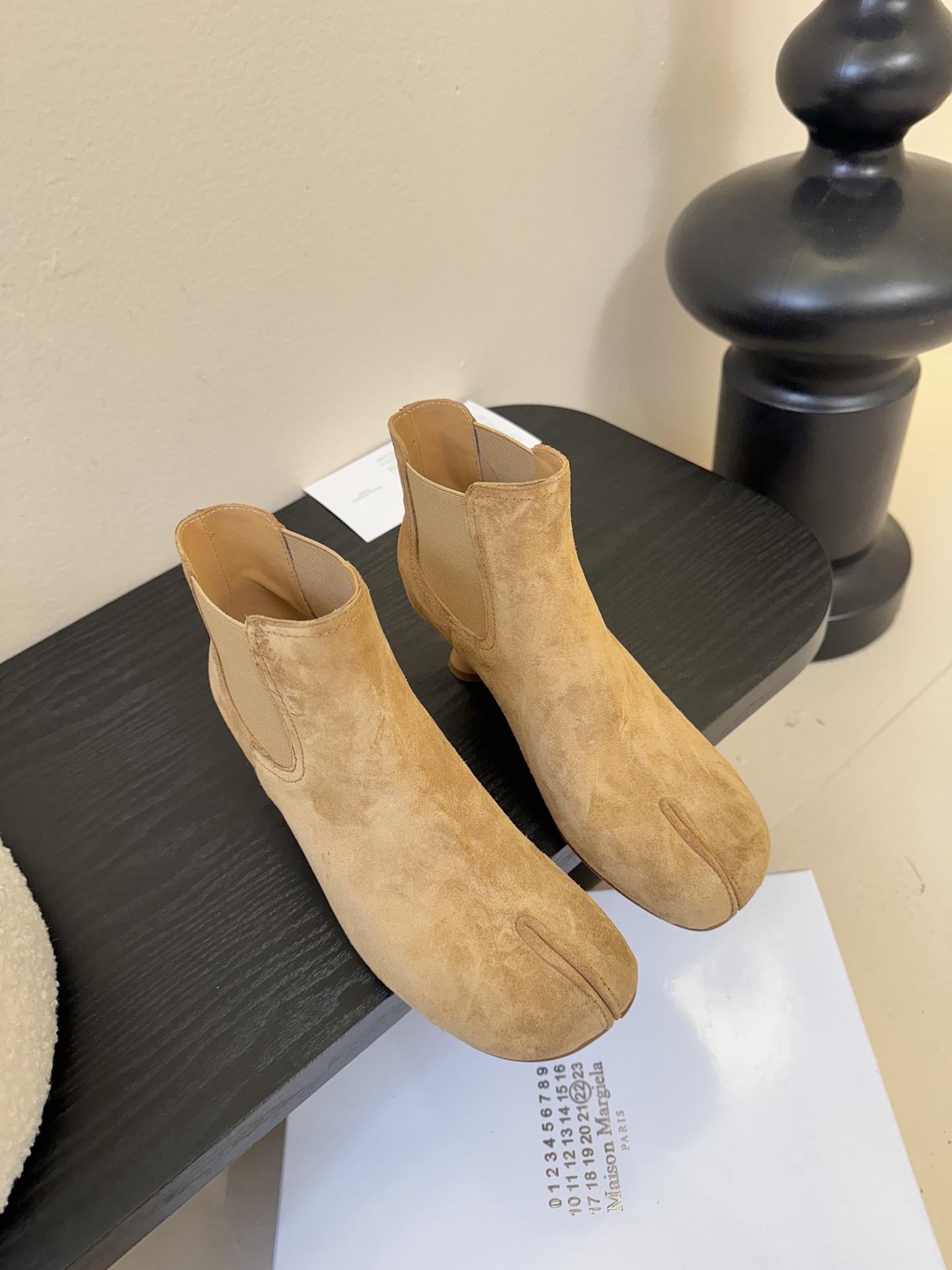 Maison Margiel* 玛吉拉分趾经典款矮跟娃娃头苹果头短靴MM6家tabi分趾鞋靴2025新品