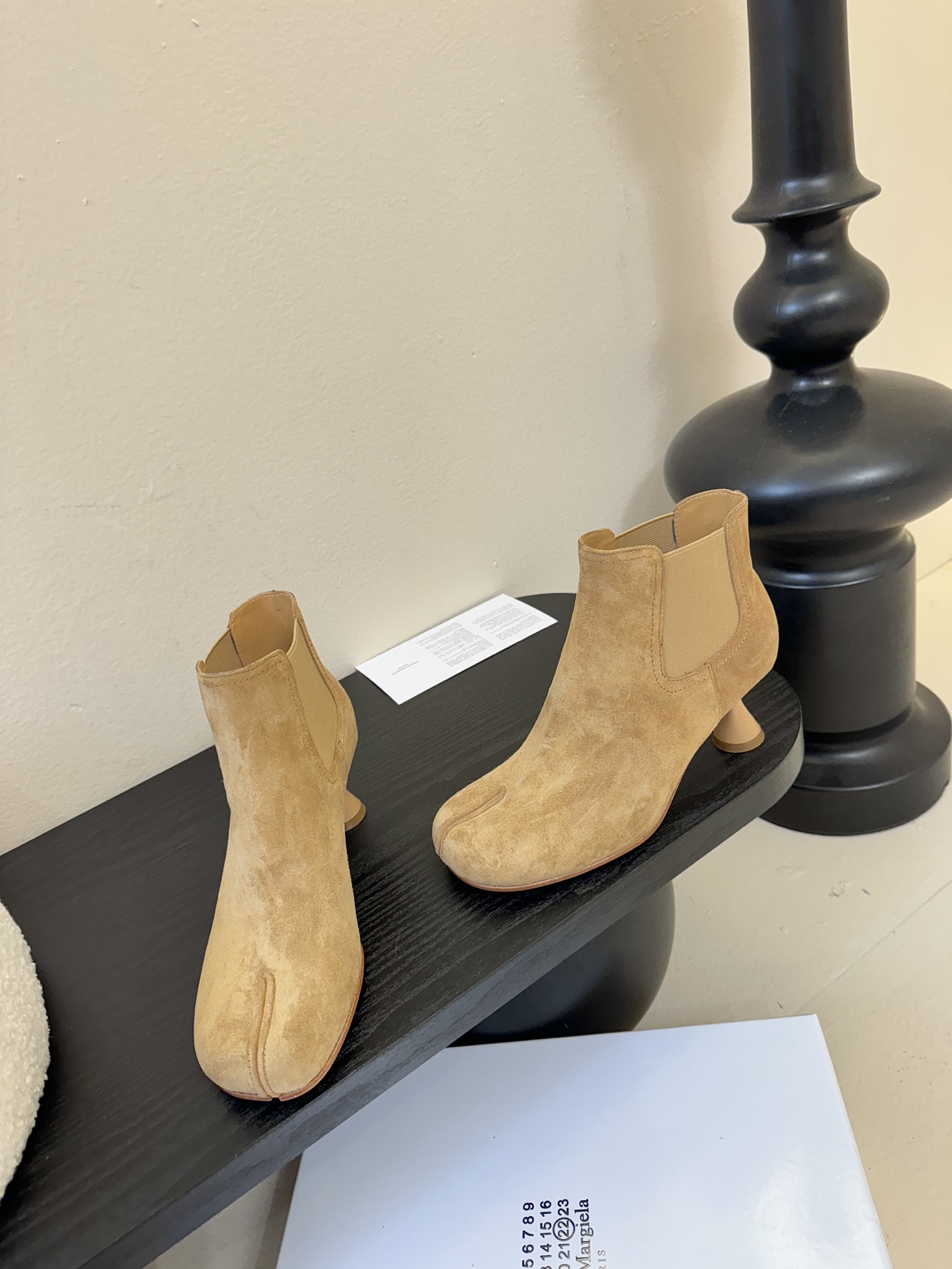 Maison Margiel* 玛吉拉分趾经典款矮跟娃娃头苹果头短靴MM6家tabi分趾鞋靴2025新品