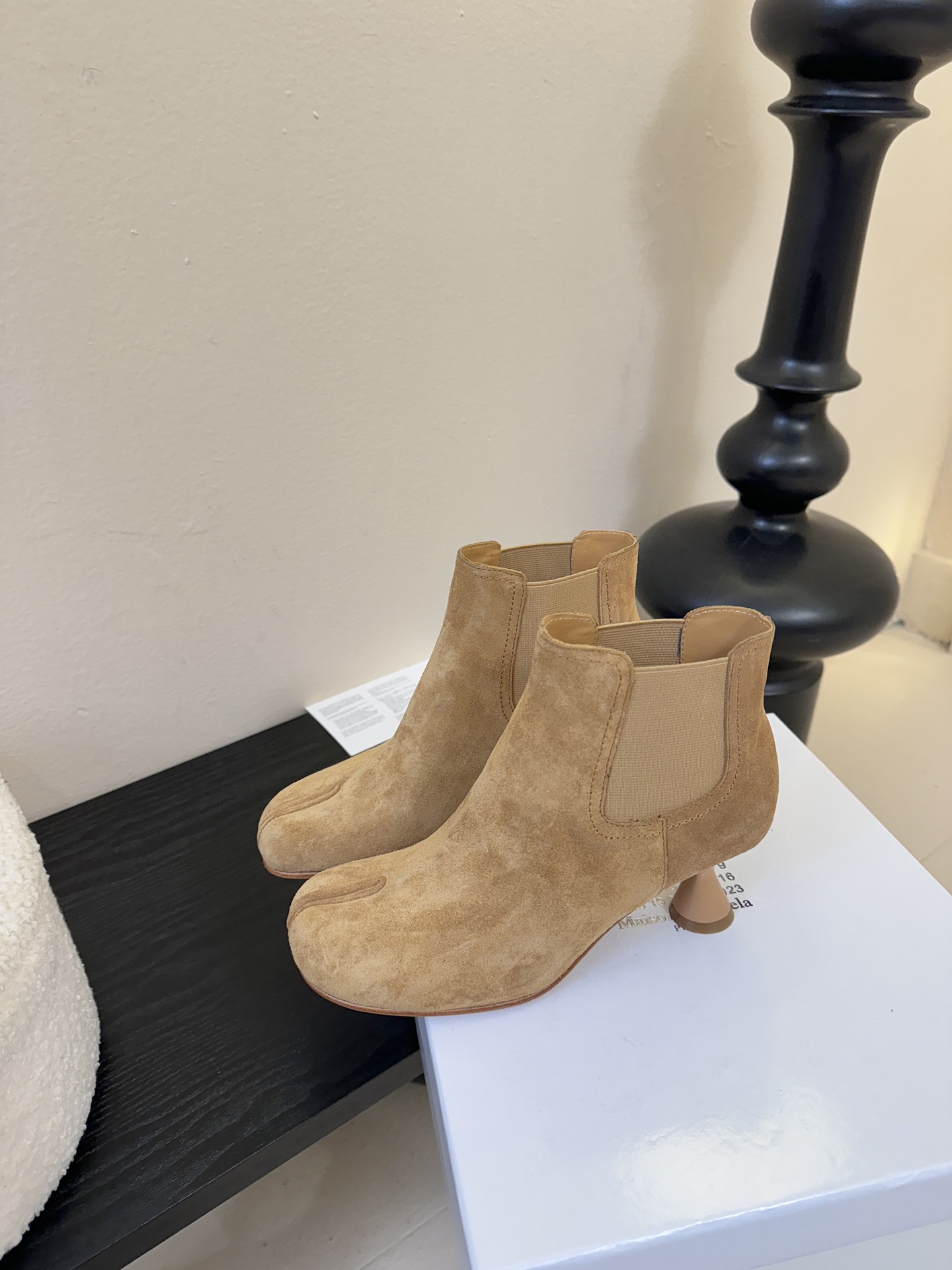 Maison Margiel* 玛吉拉分趾经典款矮跟娃娃头苹果头短靴MM6家tabi分趾鞋靴2025新品