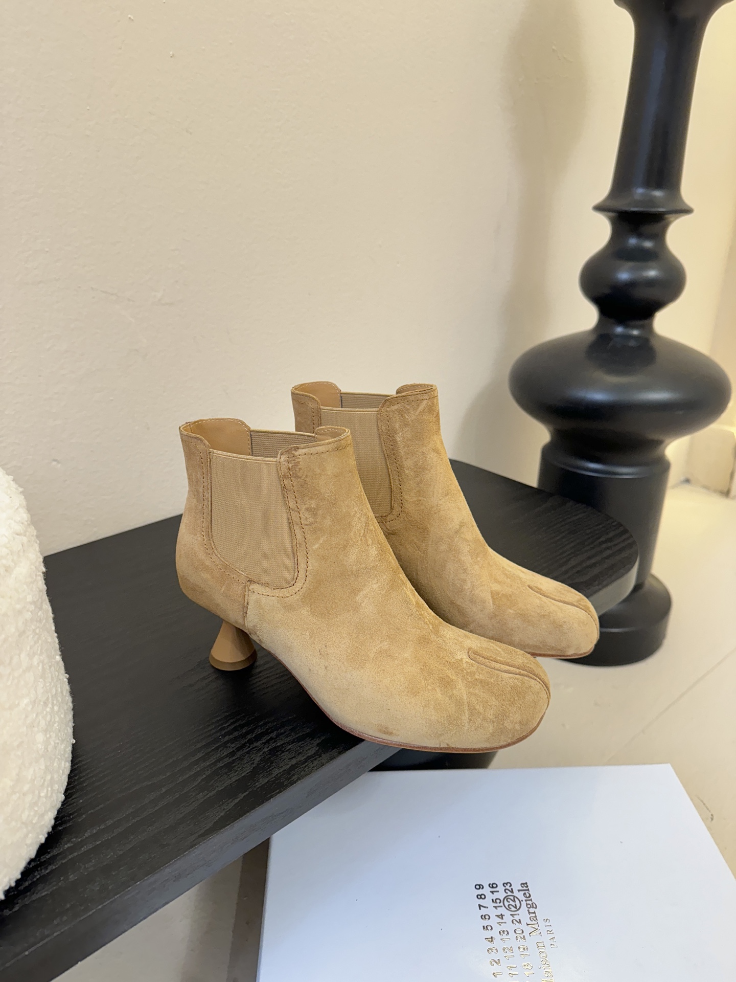 Maison Margiel* 玛吉拉分趾经典款矮跟娃娃头苹果头短靴MM6家tabi分趾鞋靴2025新品