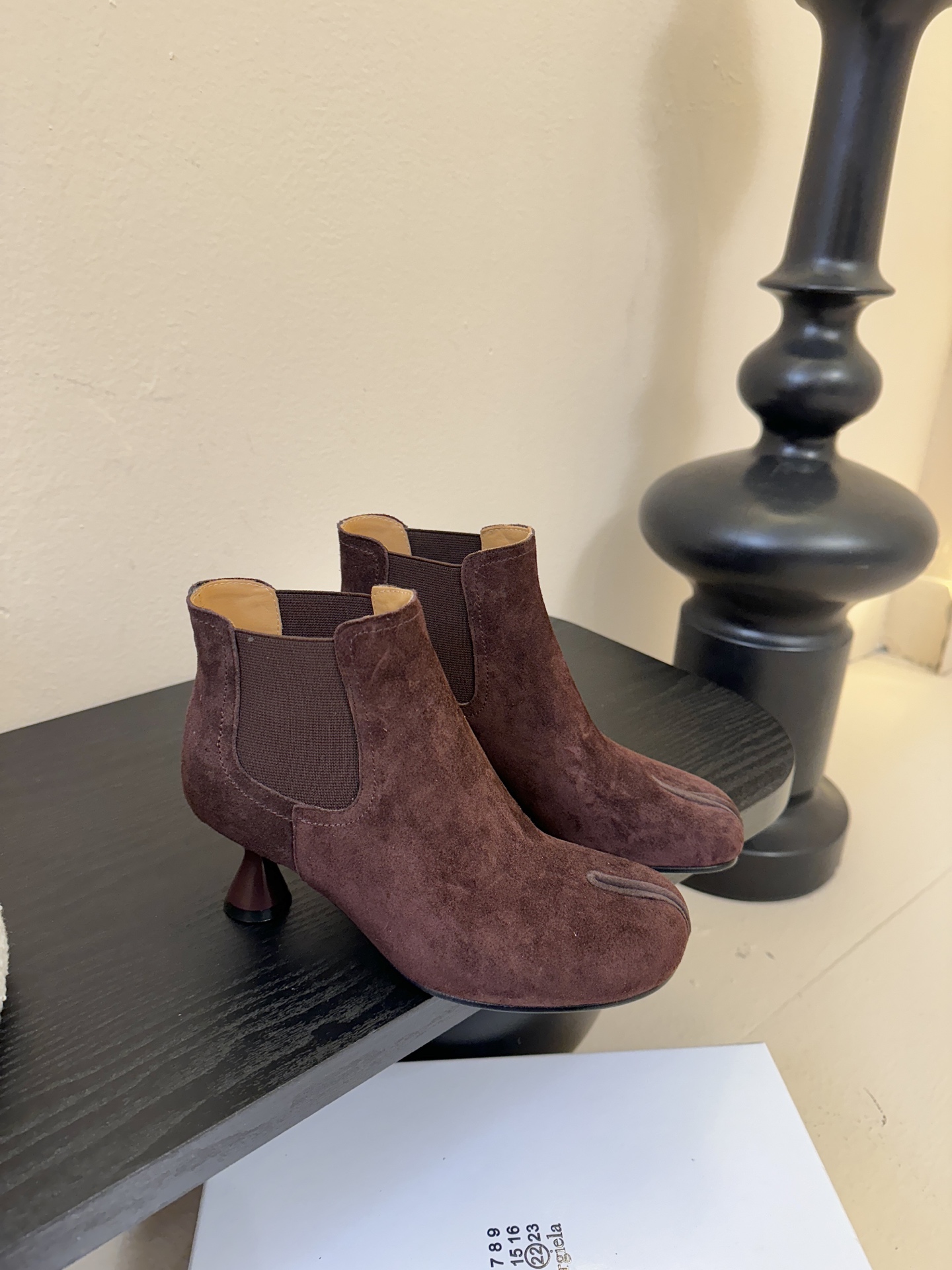 Maison Margiel* 玛吉拉分趾经典款矮跟娃娃头苹果头短靴MM6家tabi分趾鞋靴2025新品