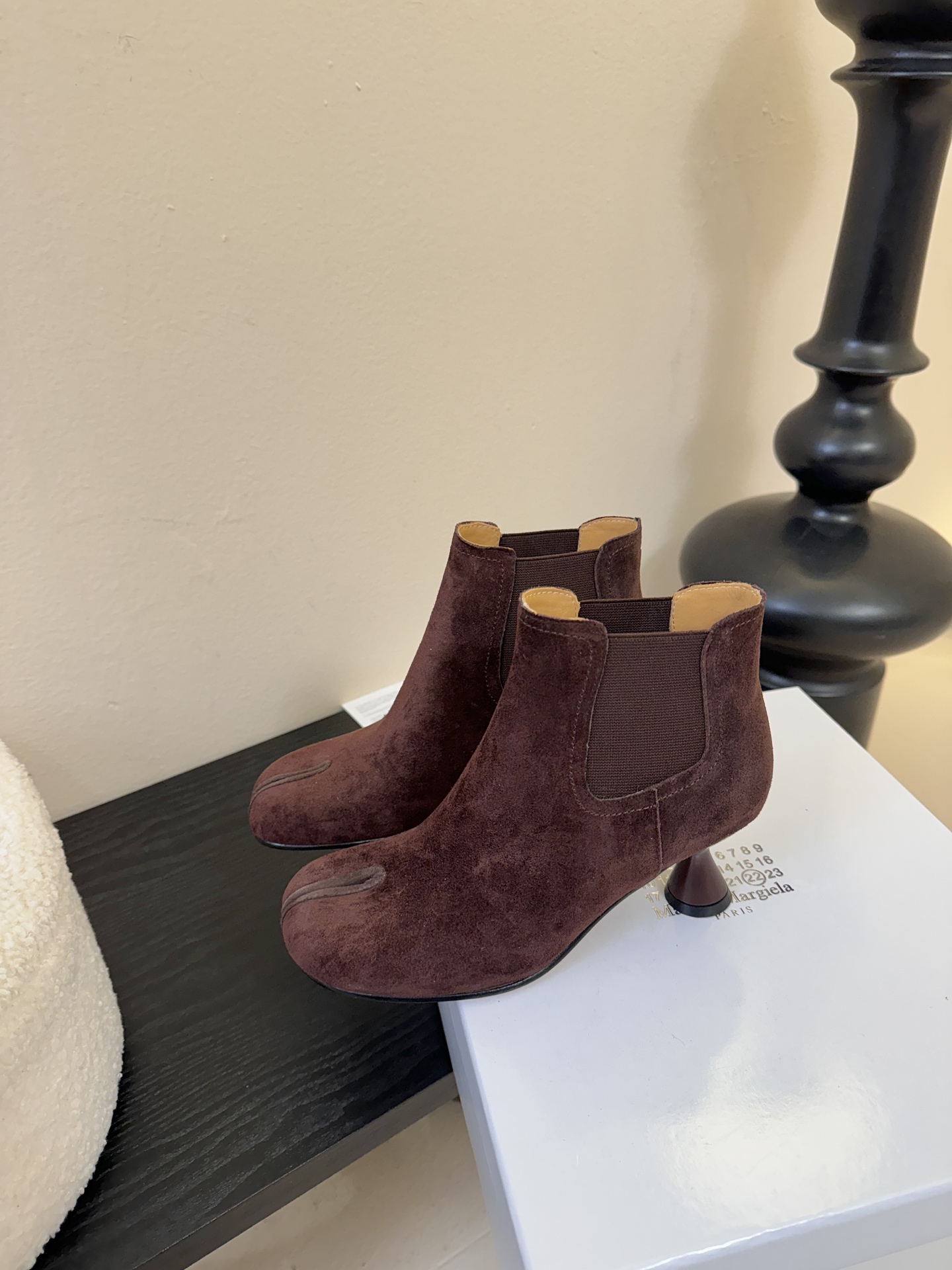 Maison Margiel* 玛吉拉分趾经典款矮跟娃娃头苹果头短靴MM6家tabi分趾鞋靴2025新品