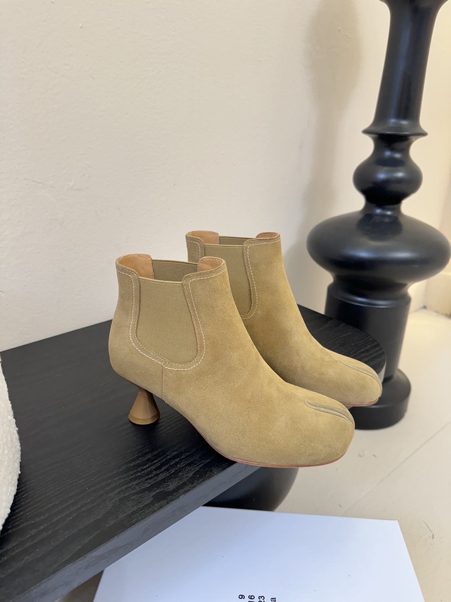 Maison Margiel* 玛吉拉分趾经典款矮跟娃娃头苹果头短靴MM6家tabi分趾鞋靴2025新品