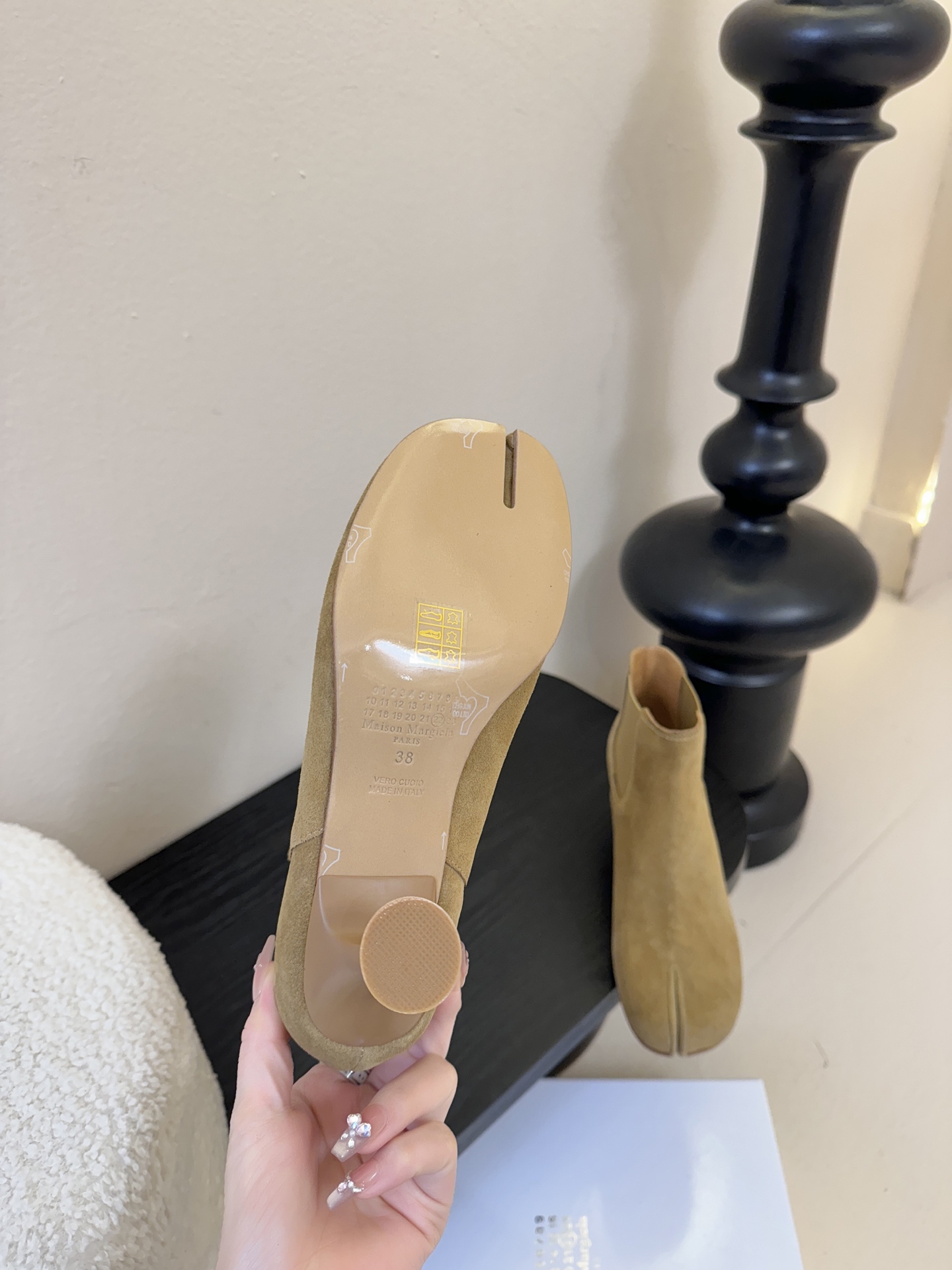 Maison Margiel* 玛吉拉分趾经典款矮跟娃娃头苹果头短靴MM6家tabi分趾鞋靴2025新品