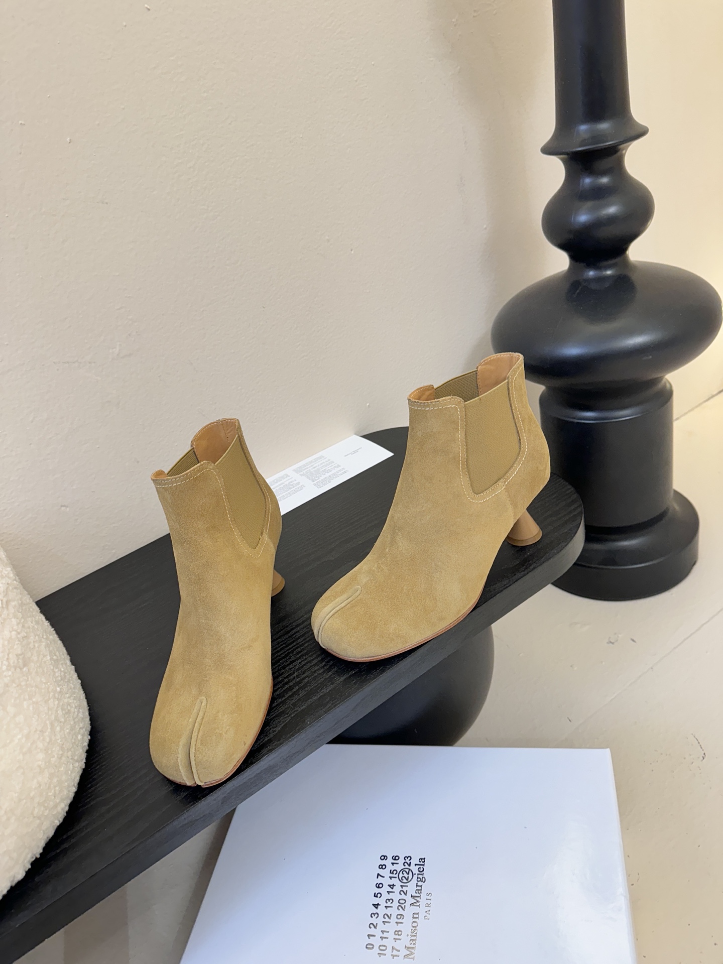 Maison Margiel* 玛吉拉分趾经典款矮跟娃娃头苹果头短靴MM6家tabi分趾鞋靴2025新品