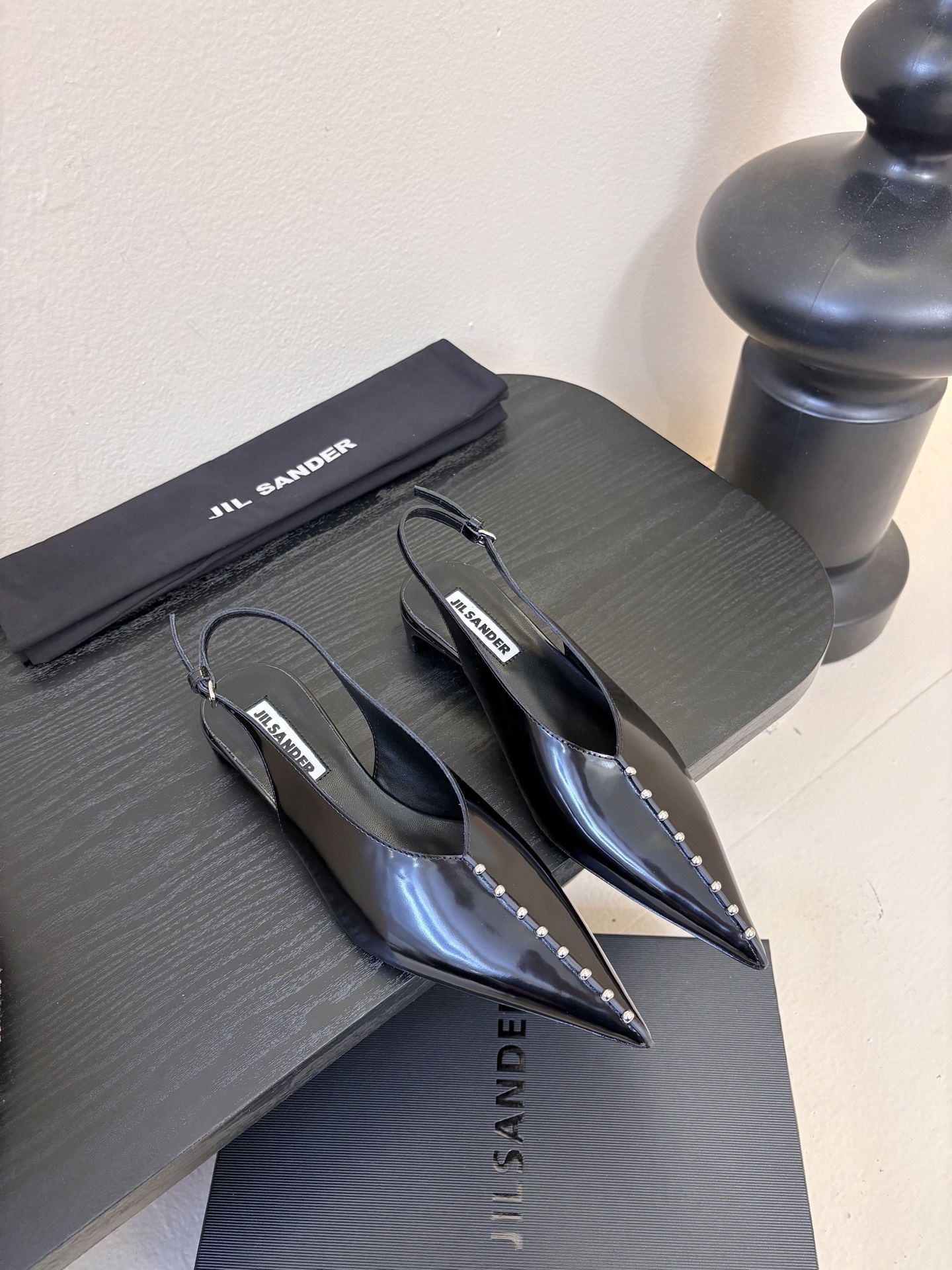 NO:628158,JILSANDER's personalized and trendy new products are purchased and developed, perfectly reproduced one-to-one, classic line design, a versatile summer item, loved by Internet celebrity bloggers and ladies, and praised by various social platforms, extremely popular, high quality, breathable and super comfortable, imported opening beads on the upper, sheepskin lining, genuine leather outsole, code number 35-4040, customized, sandals, jil sander, sandals, sheepskin, Leather soles19860909JILSANDER个性潮流新品正品购入开发、完美复刻一比一做法、经典的线条设计、炒鸡百搭的一款夏季单品, 网红博主小姐姐们的挚爱,社交平台的各种夸赞,人气超高质感透气超级舒适 鞋面进口开标珠 内里羊皮 大底真皮大底 码数35-4040定制,凉鞋,jil sander,sandals,sheepskin,Leather soles,Women's Shoes