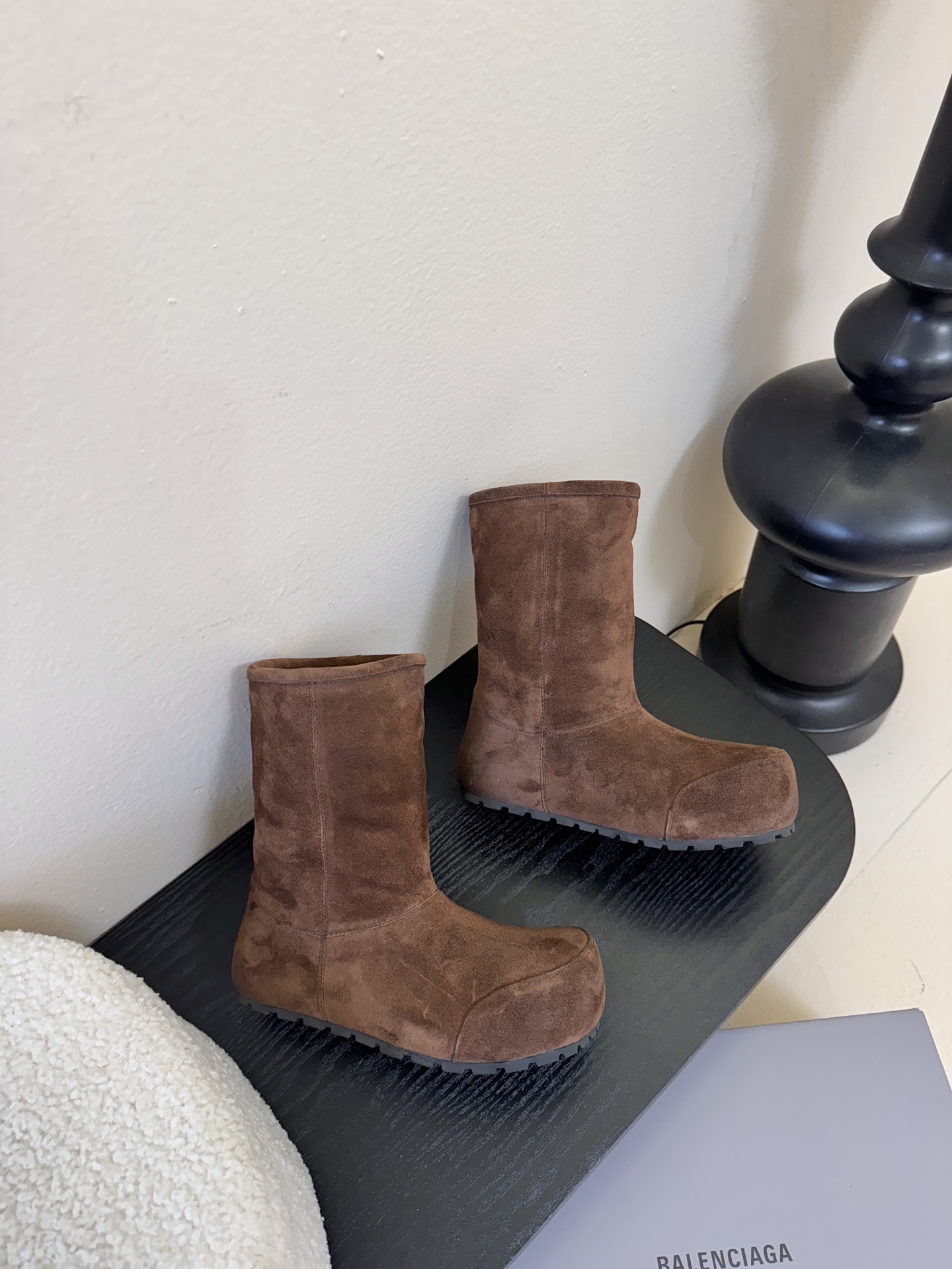 Balenciaga巴黎世家25FW雪地靴棉鞋Venom认准高版本 这款靴子在设计上独具匠心 以绑带与皮