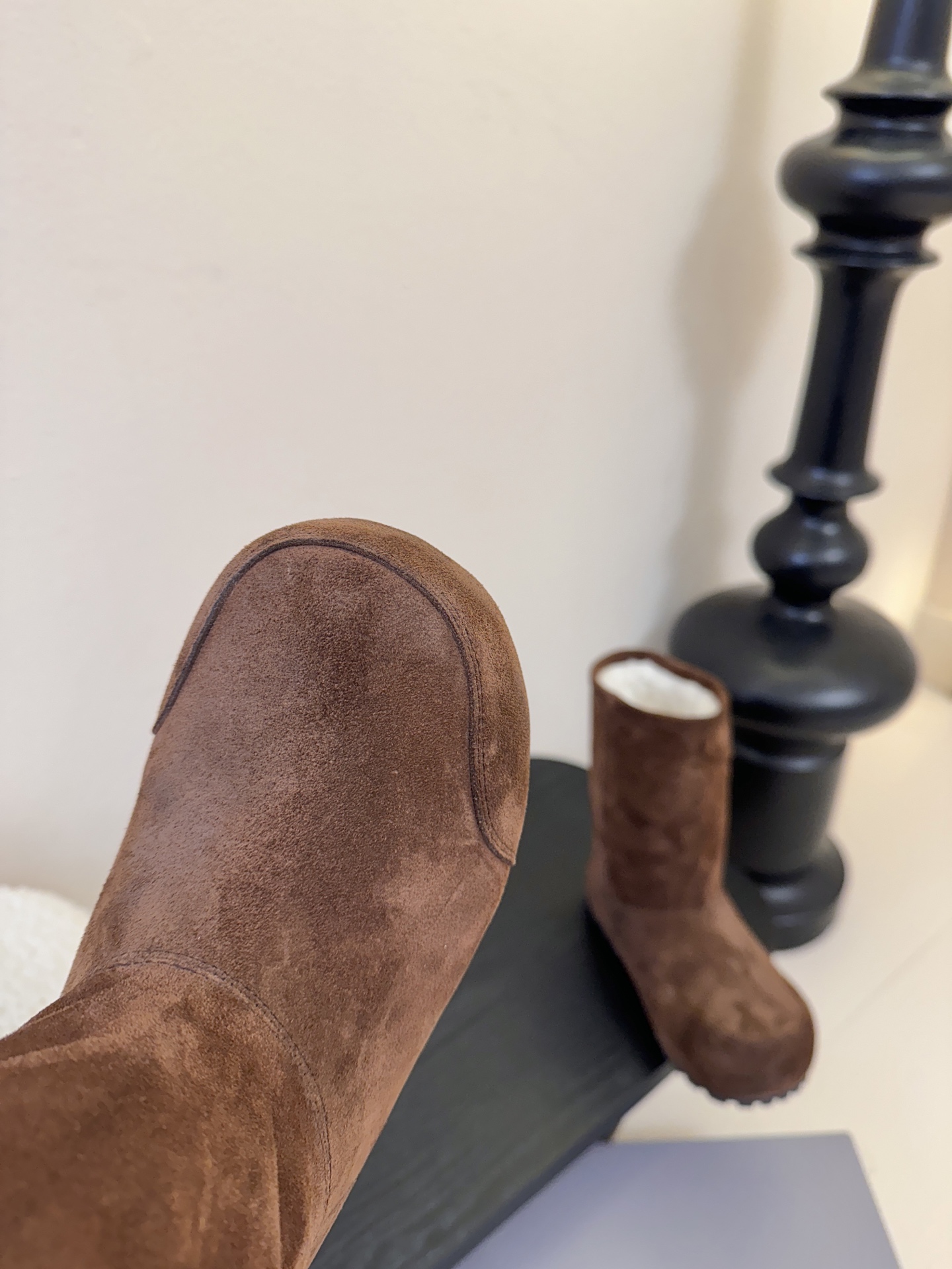 Balenciaga巴黎世家25FW雪地靴棉鞋Venom认准高版本 这款靴子在设计上独具匠心 以绑带与皮