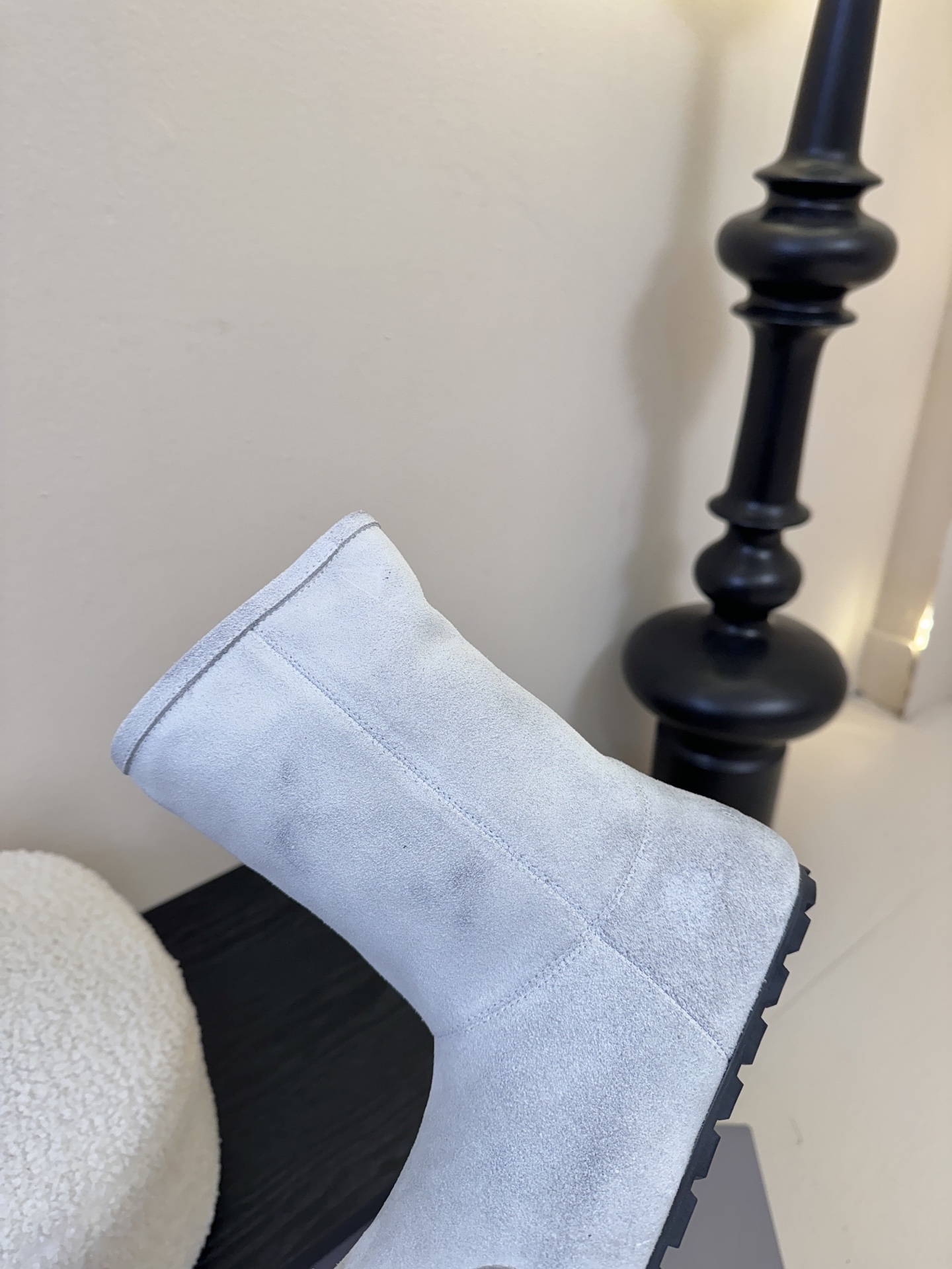 Balenciaga巴黎世家25FW雪地靴棉鞋Venom认准高版本 这款靴子在设计上独具匠心 以绑带与皮