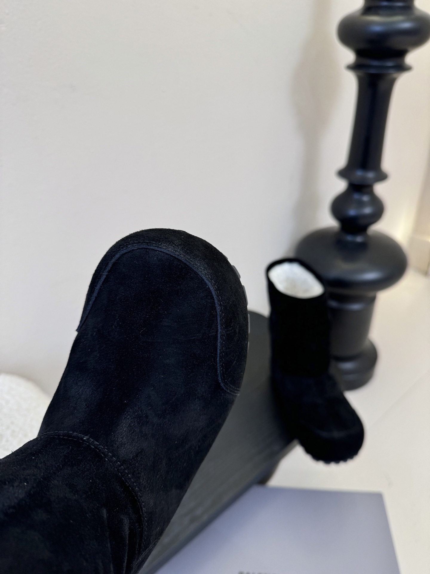 Balenciaga巴黎世家25FW雪地靴棉鞋Venom认准高版本 这款靴子在设计上独具匠心 以绑带与皮