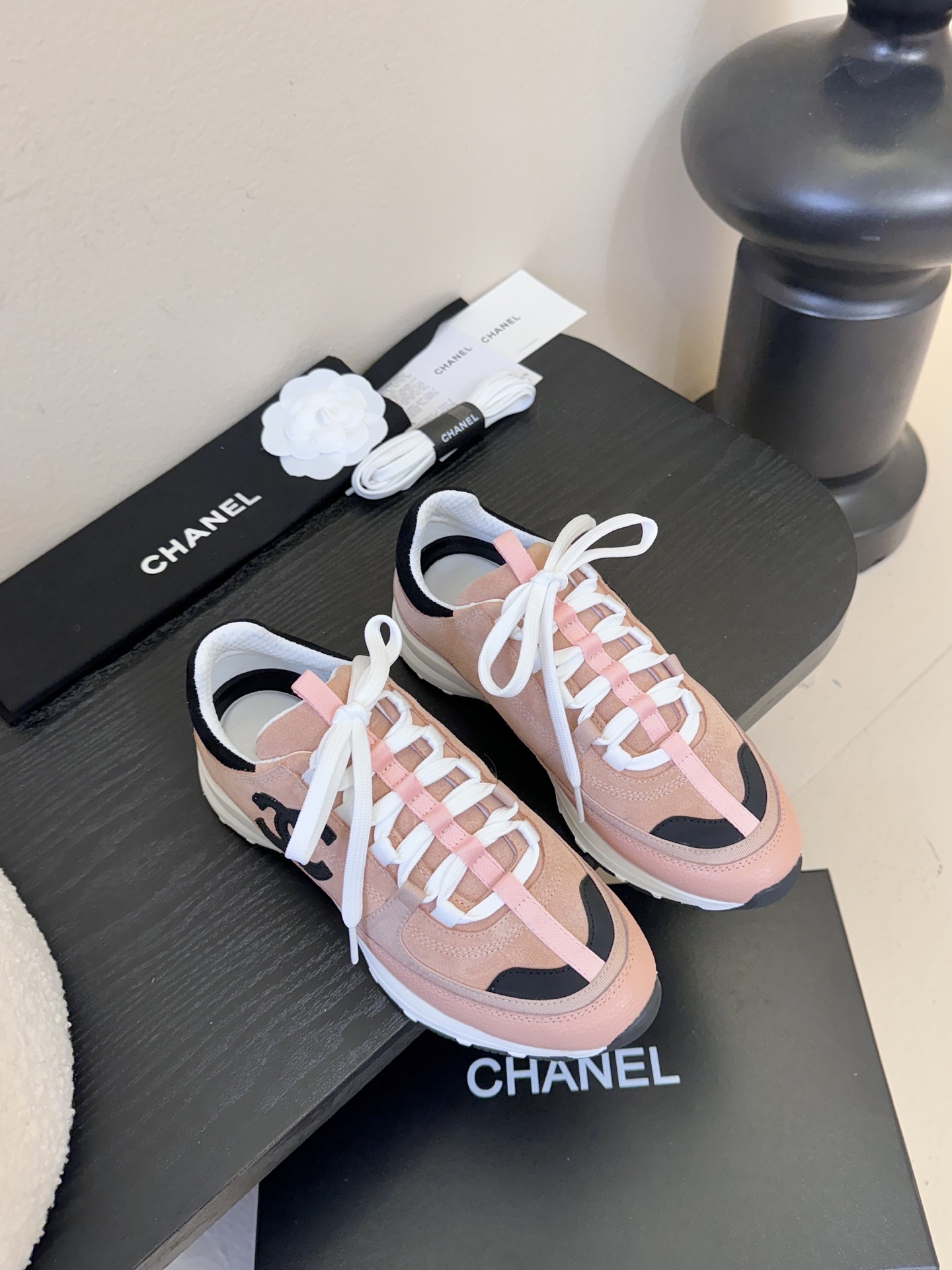 NO:629021,CHANEL/Chanel 2025 new style small fragrant suede round-toe panda diamond thick-soled sneakers, fashionable height-increasing shoes, casual shoes, fabric imported frosted cowhide, lining Yuan version lining, sole original molded sole, full set of packaging 35-40 (40/41 custom-made, non-refundable), casual shoes/sports shoes, chanel, chanel, sneakers, cowhide, chamois leather19860909CHANEL/香奈儿 2025新款小香风麂皮圆头熊猫菱格厚底运动鞋时尚增高鞋休闲鞋 面料进口磨砂牛皮 内里元版内里 鞋底原版开模鞋底 全套包装 35-40(40/41定做不退换）,休闲鞋/运动鞋,chanel,chanel,sneakers,cowhide,chamois leather,Women's Shoes
