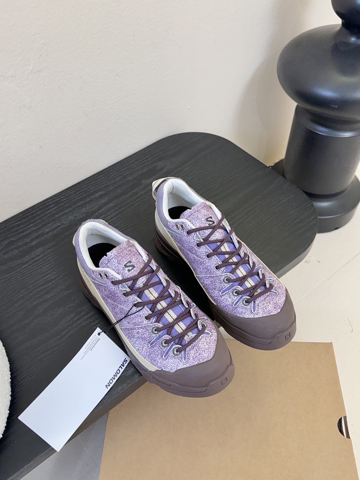 NO:630247,Salomon purchasing grade MM6 knitted SALOMON  A co-branded half-flop from a genius designer brand, a light luxury brand that is versatile and comfortable. This German training shoe continues the classic T-shaped leather splicing design. It has been carefully improved many times by the design team, just to let you experience the most original military flavor. The soft and delicate characteristics of the first-layer cowhide combined with the texture of suede cowhide make it ultra-soft and comfortable while maintaining good breathability. Comfort and texture are parallel, making it easy to wear any combination in all seasons.  Fabric original frosted cowhide, lining original material, sole original molding, code number: 35-45 (note 39.40 for men and women, 45 customized, non-returnable and non-exchangeable), casual shoes/sports shoes, masion margiela, sneakers, cowhide19860909萨落蒙代购级别MM6针织SALOMON 联名款半拖鬼才设计师品牌,一个轻奢品牌上脚很百搭哦,也很随脚舒适,这一款德国训练鞋延续了经典的T形真皮拼接设计,经过设计团队多次的精心改良,只为让您体验最原始的军旅味道,头层牛皮柔软细腻的特点与牛反绒牛皮的质感相结合使其既有超高的柔软舒适度,又同时保持不错的透气性能舒适与质感并行,轻松驾驭四季穿着任何搭配. 面料原版磨砂牛皮 内里原版材质 鞋底原版开模 码数:35-45(39.40备注男女,45定制不退不换),休闲鞋/运动鞋,masion margiela,sneakers,cowhide,Women's Shoes