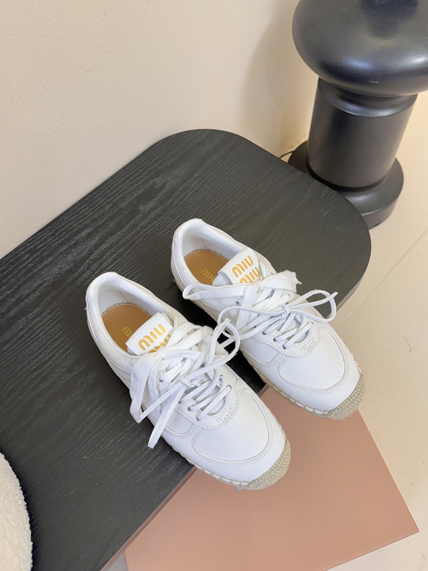 MiuMiu缪缪最新走秀款麻绳编织休闲鞋明星网红种草 国内外博主刷爆的一款 小红书种草系列 复古又时髦上