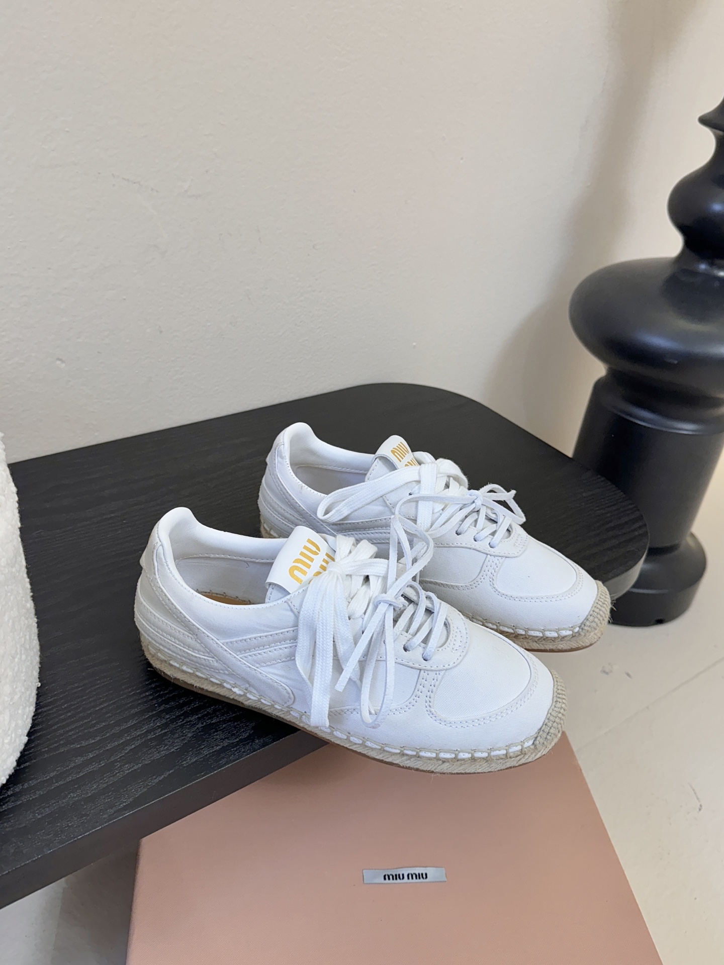 MiuMiu缪缪最新走秀款麻绳编织休闲鞋明星网红种草 国内外博主刷爆的一款 小红书种草系列 复古又时髦上