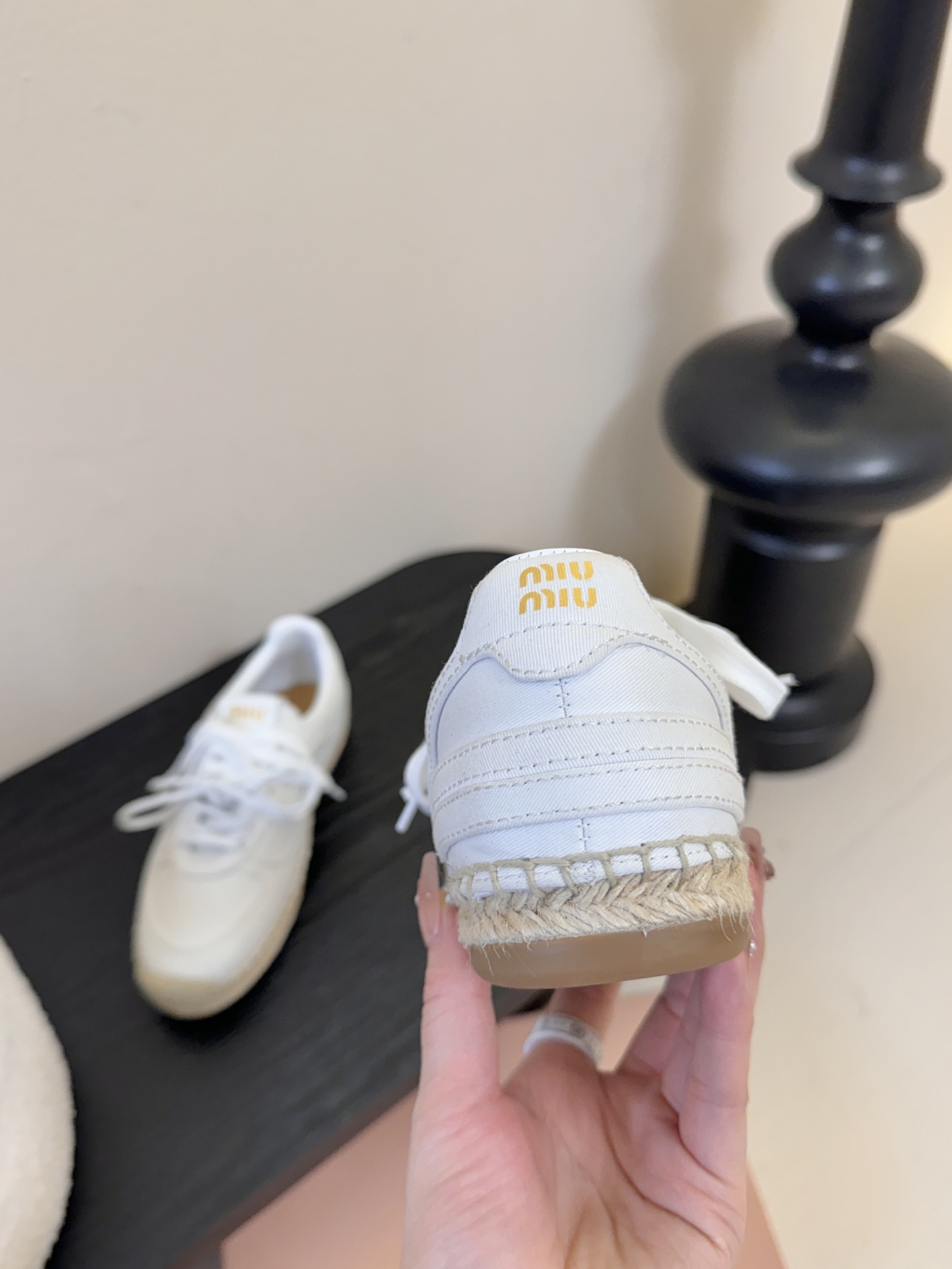 MiuMiu缪缪最新走秀款麻绳编织休闲鞋明星网红种草 国内外博主刷爆的一款 小红书种草系列 复古又时髦上